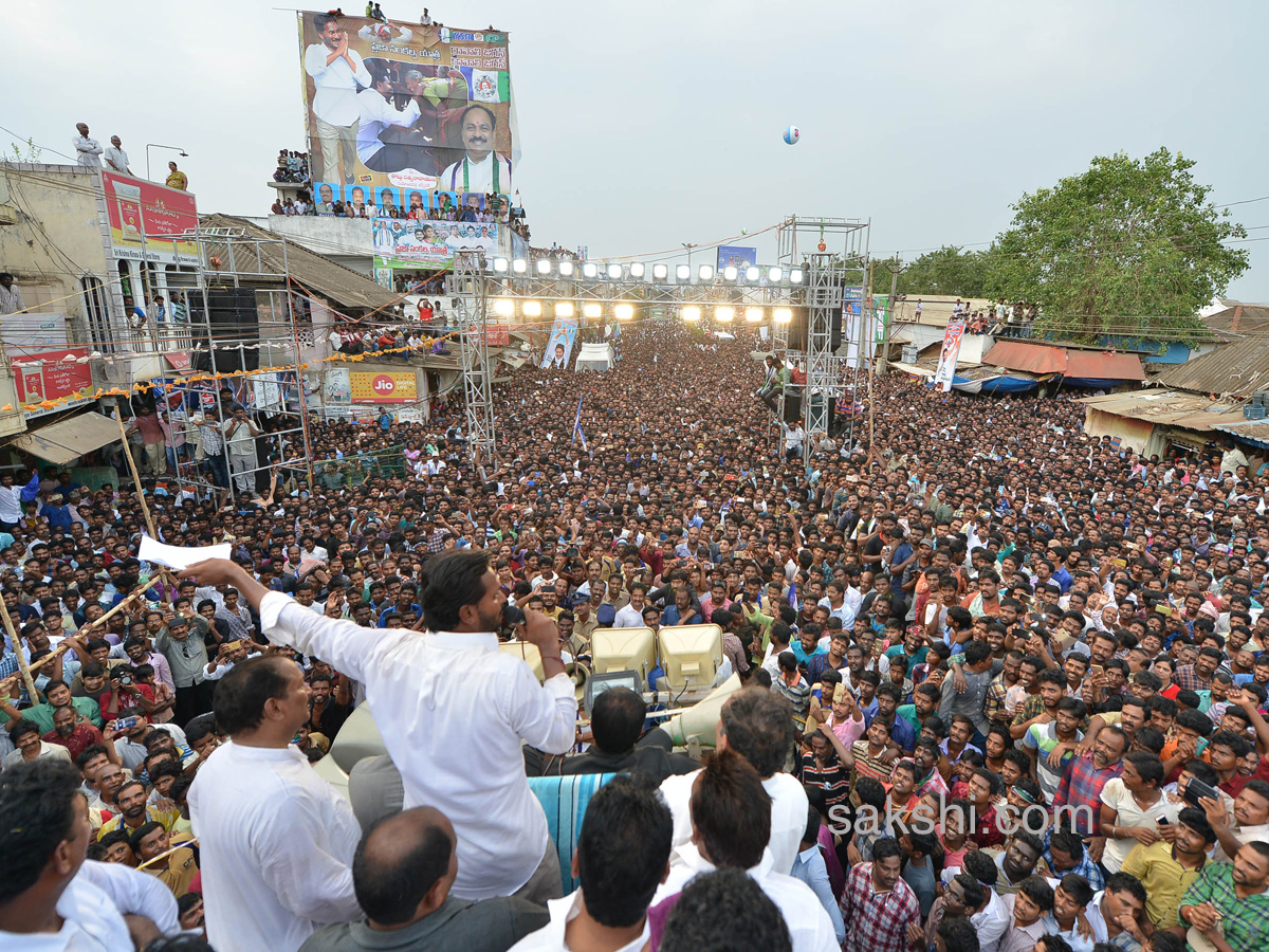 YS Jagan PrajaSankalpaYatra 167th day ends - Sakshi1