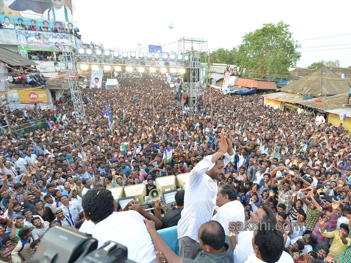 YS Jagan PrajaSankalpaYatra 167th day ends - Sakshi10