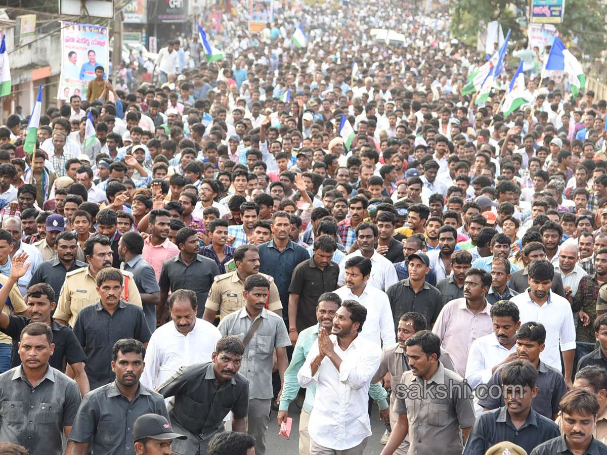 YS Jagan PrajaSankalpaYatra 167th day ends - Sakshi11