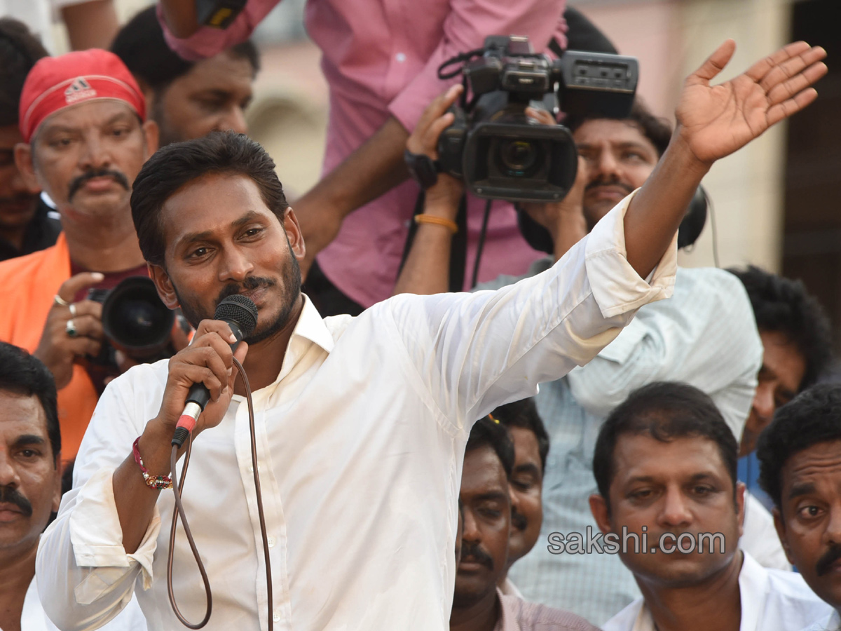 YS Jagan PrajaSankalpaYatra 167th day ends - Sakshi12