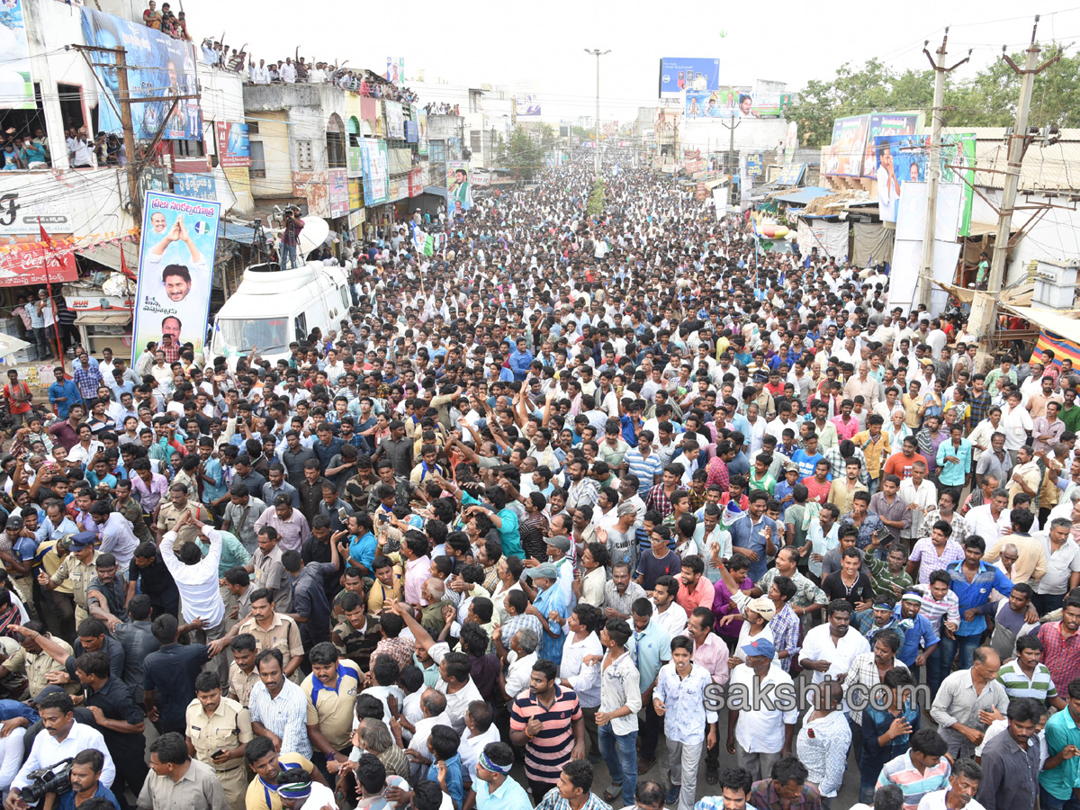 YS Jagan PrajaSankalpaYatra 167th day ends - Sakshi13