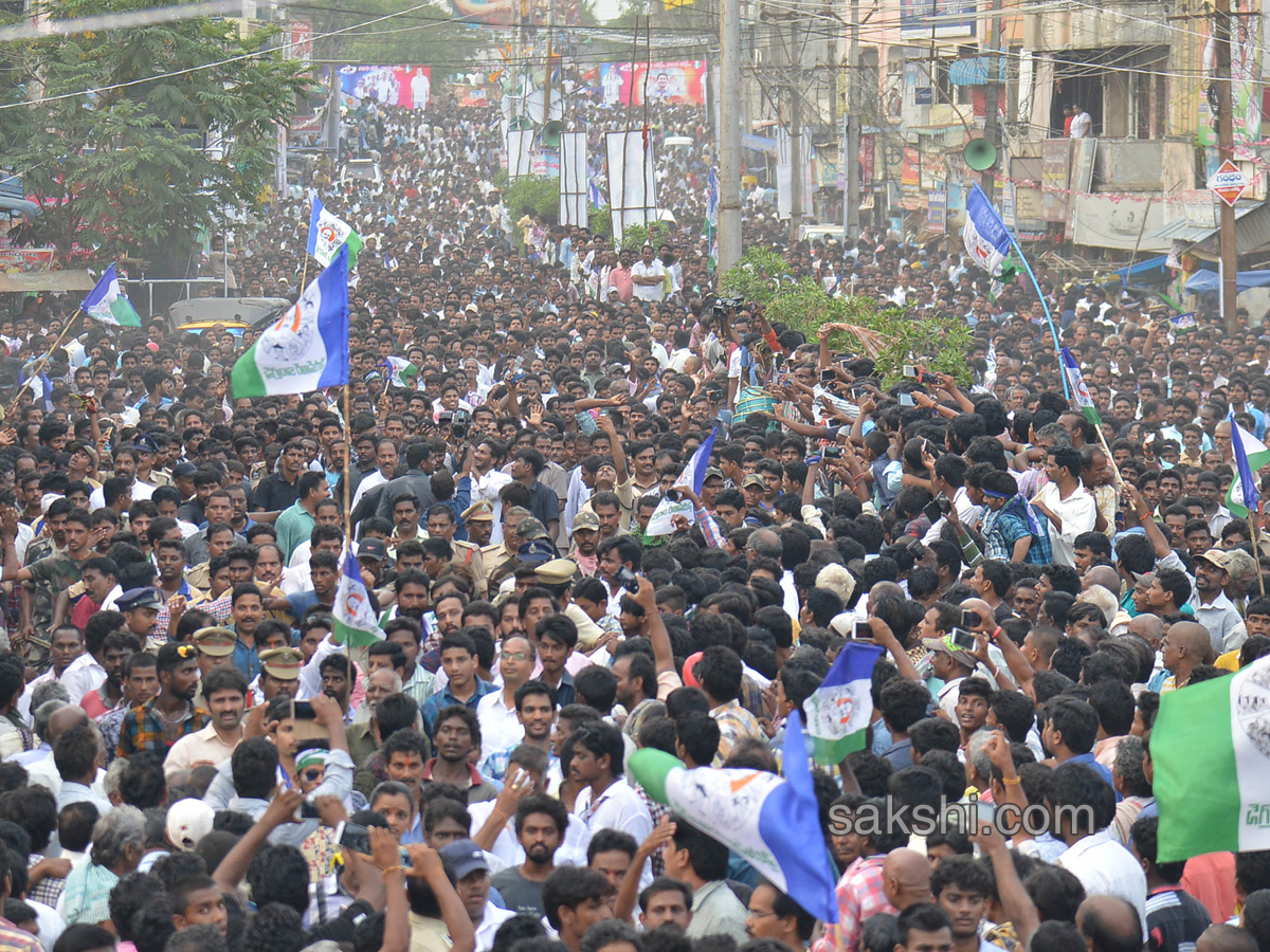 YS Jagan PrajaSankalpaYatra 167th day ends - Sakshi14