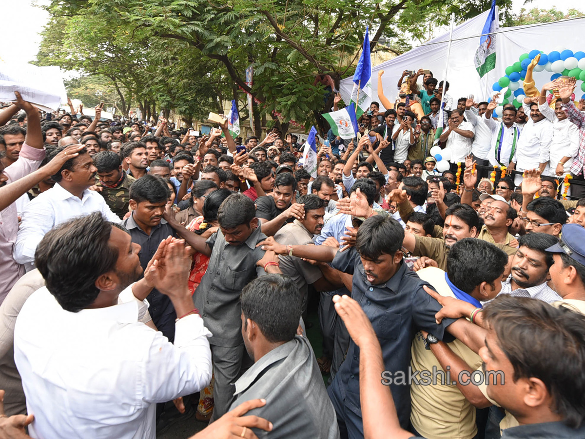 YS Jagan PrajaSankalpaYatra 167th day ends - Sakshi15