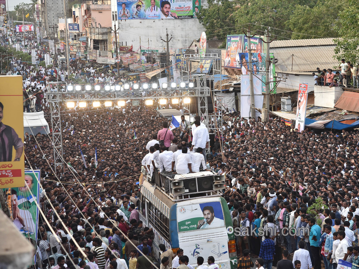 YS Jagan PrajaSankalpaYatra 167th day ends - Sakshi3