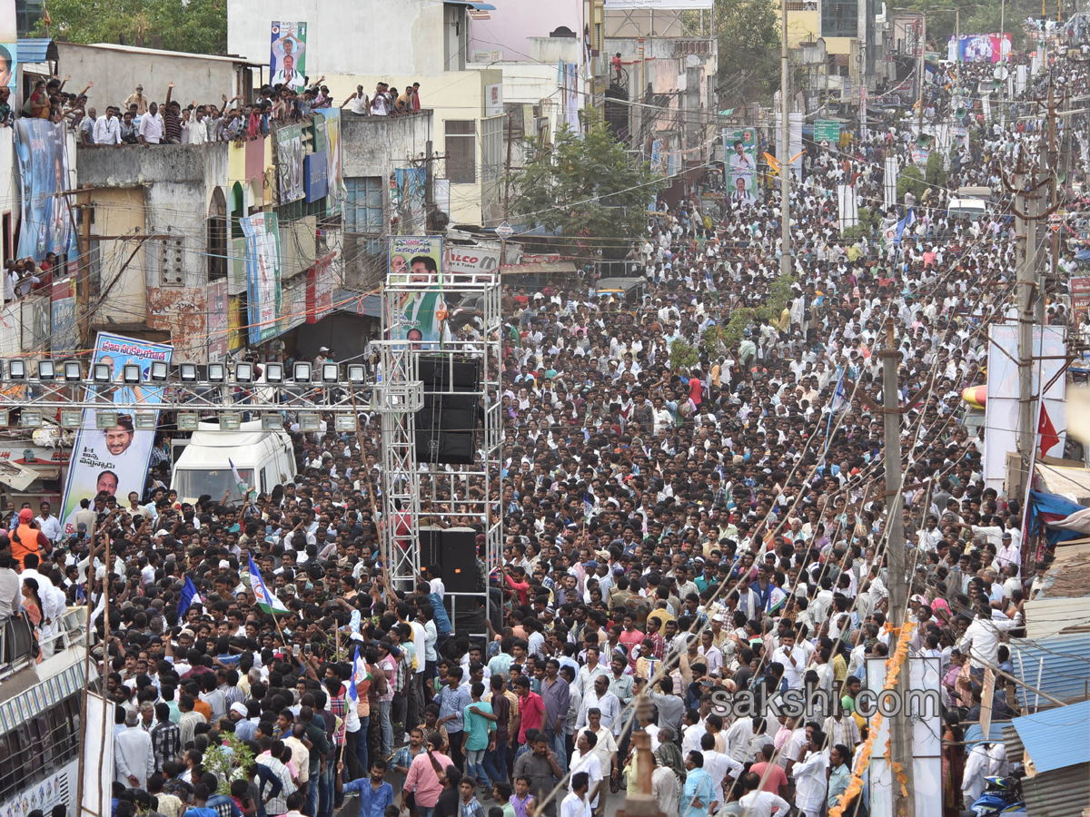 YS Jagan PrajaSankalpaYatra 167th day ends - Sakshi4