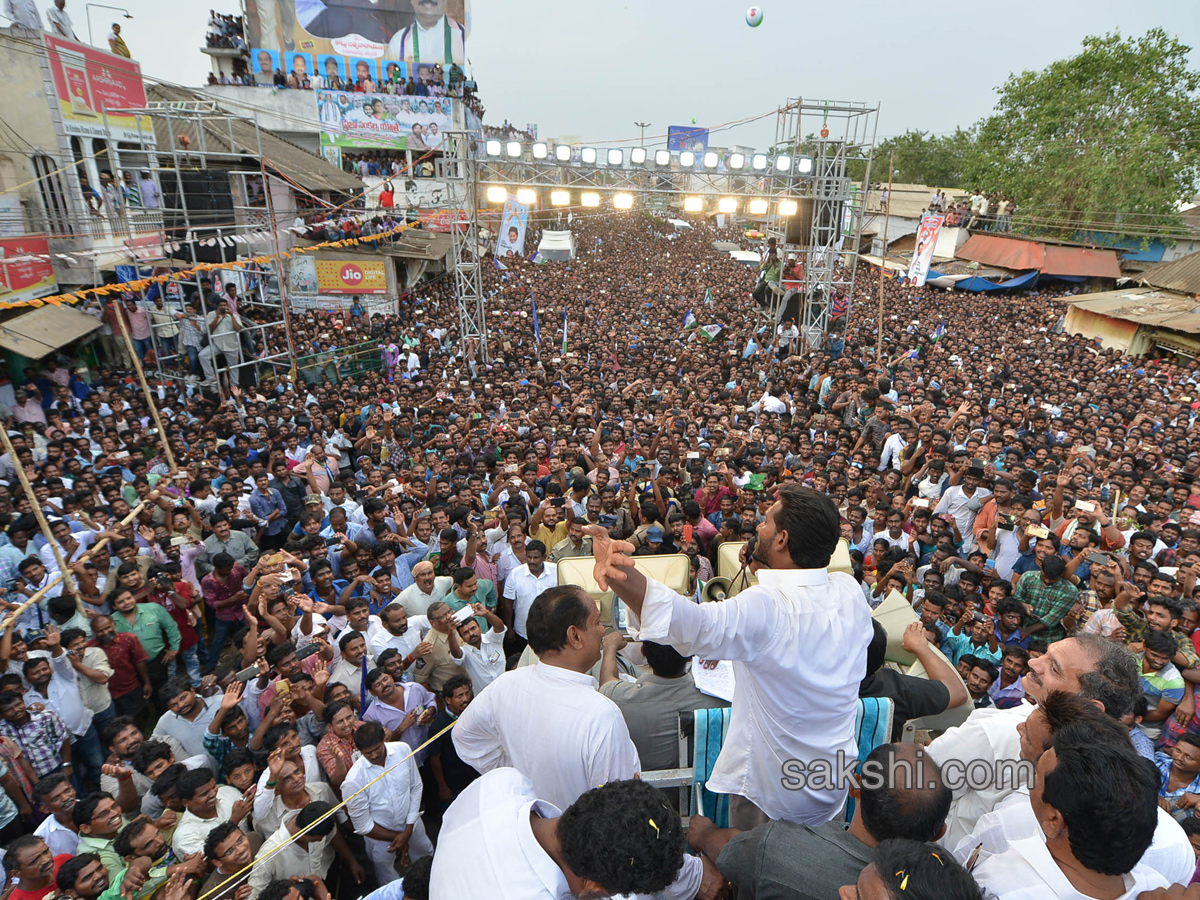YS Jagan PrajaSankalpaYatra 167th day ends - Sakshi5