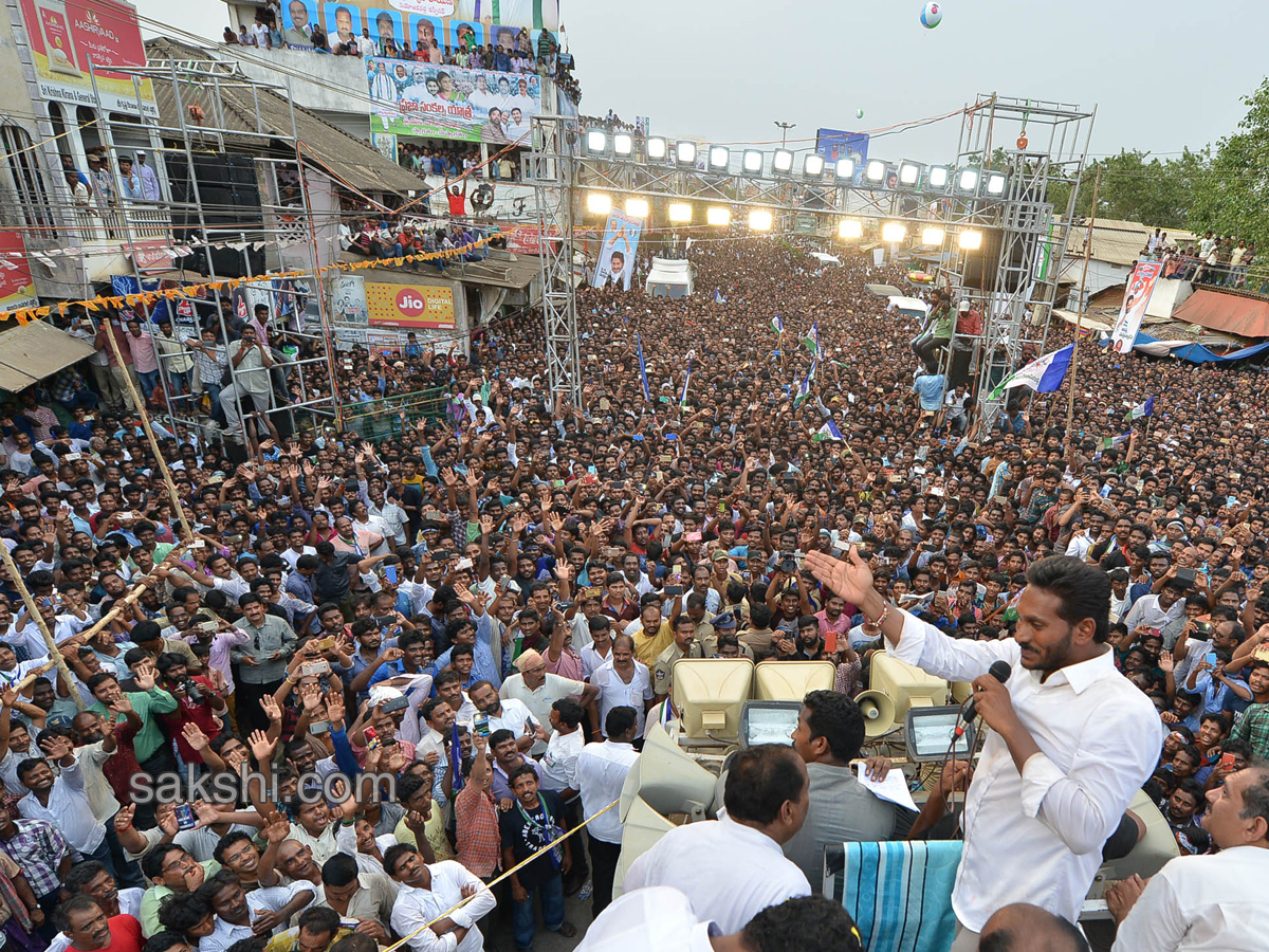 YS Jagan PrajaSankalpaYatra 167th day ends - Sakshi6