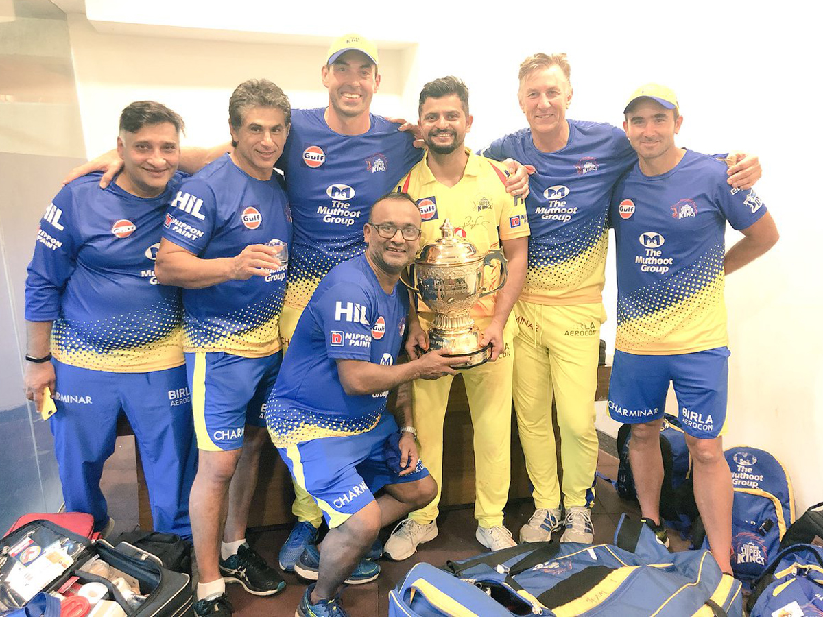 CSK Team Players Celebration with IPL 2018 Trophy Photo Gallery - Sakshi12