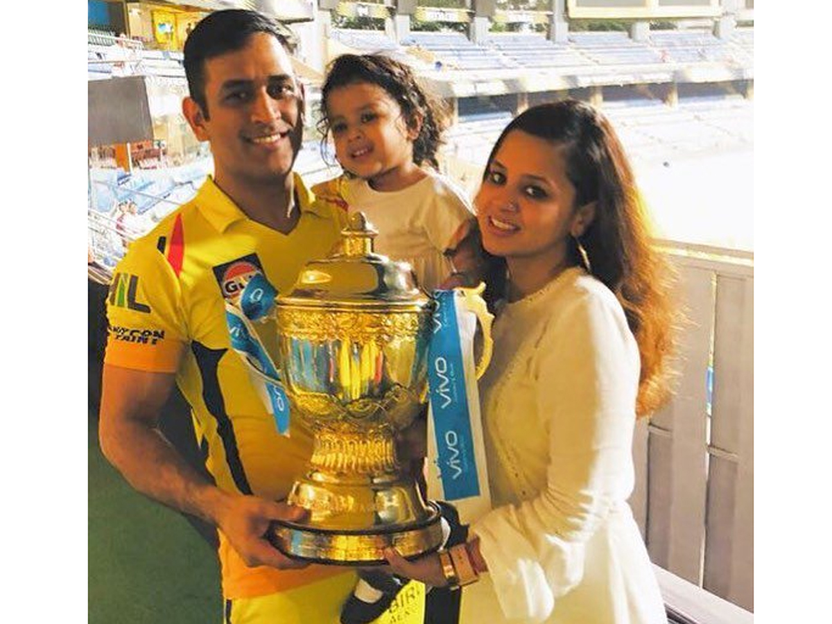 CSK Team Players Celebration with IPL 2018 Trophy Photo Gallery - Sakshi2