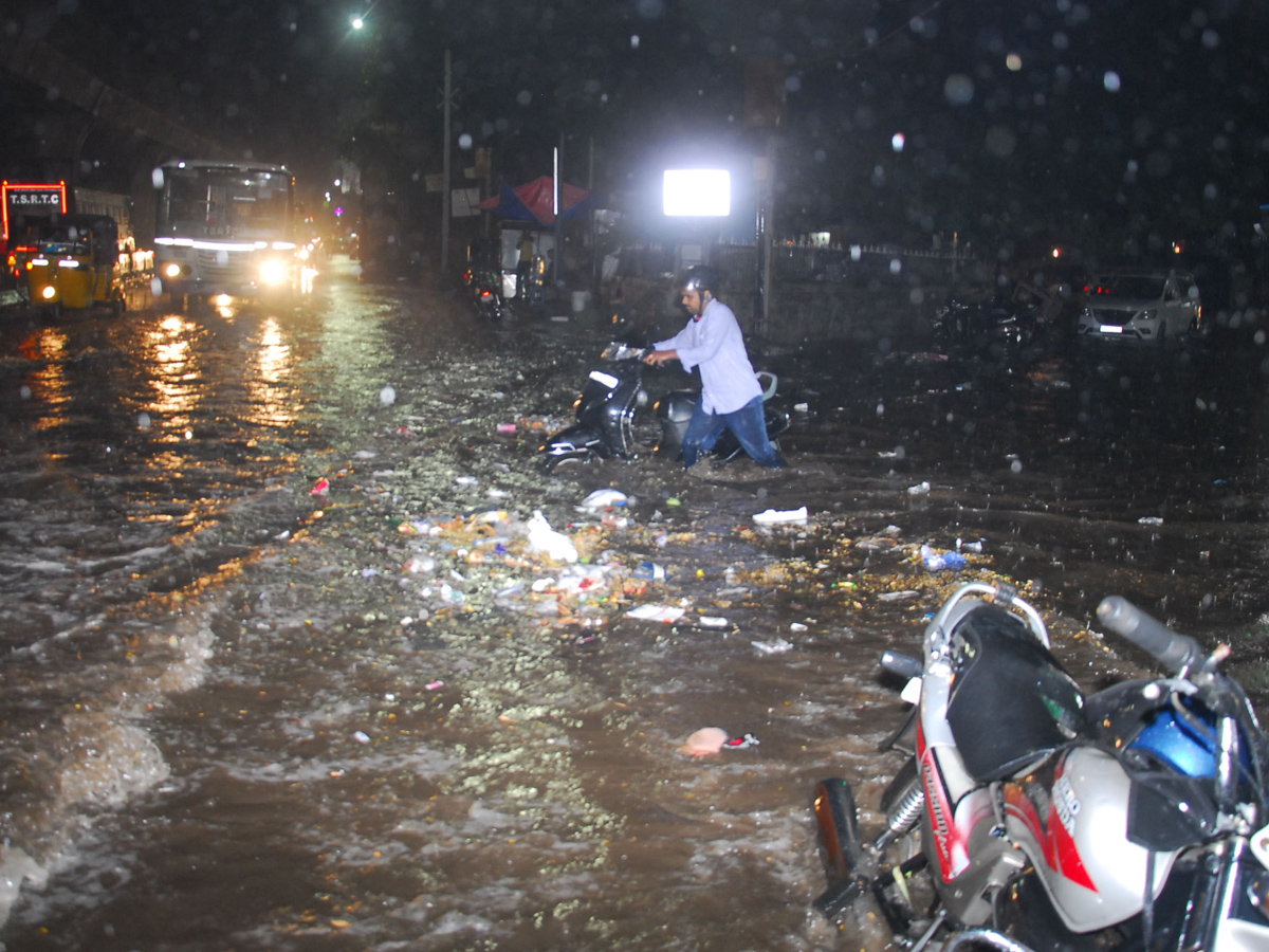Heavy Rain in Hyderabad Photo Gallery - Sakshi1