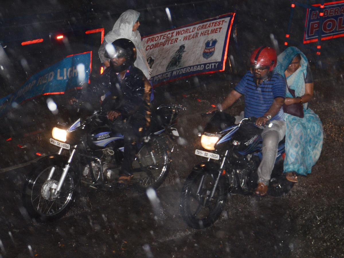 Heavy Rain in Hyderabad Photo Gallery - Sakshi13