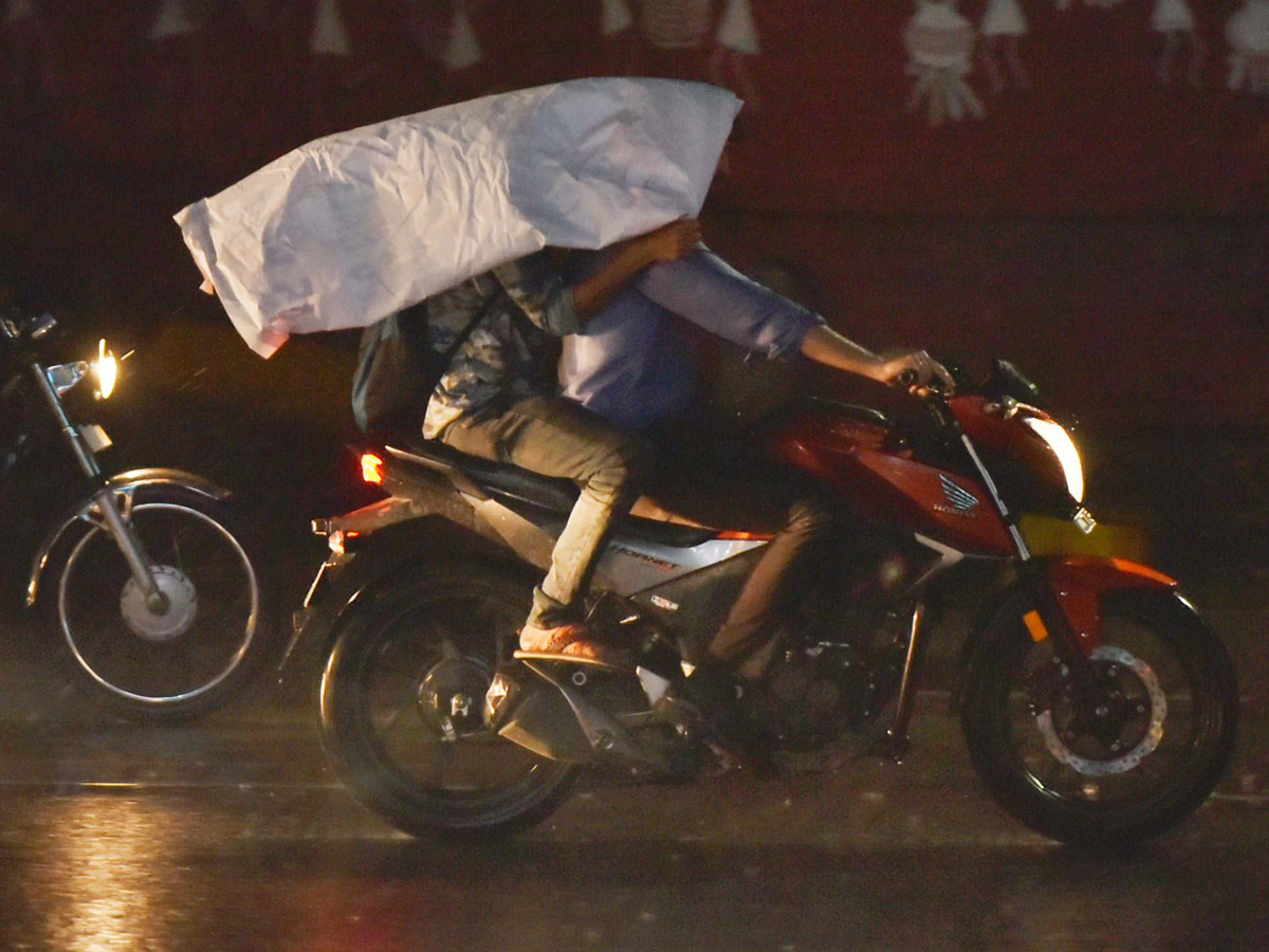 Heavy Rain in Hyderabad Photo Gallery - Sakshi16
