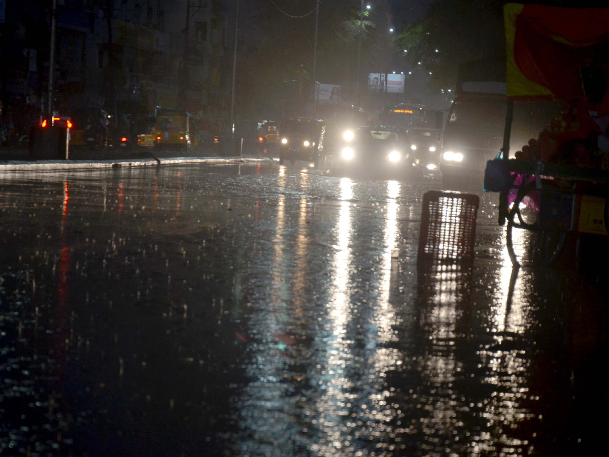 Heavy Rain in Hyderabad Photo Gallery - Sakshi17
