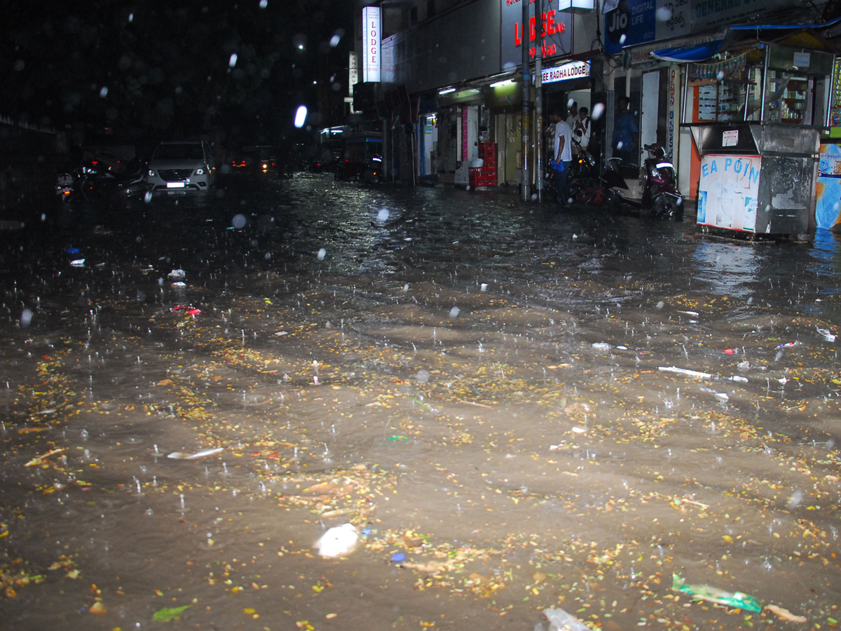 Heavy Rain in Hyderabad Photo Gallery - Sakshi9