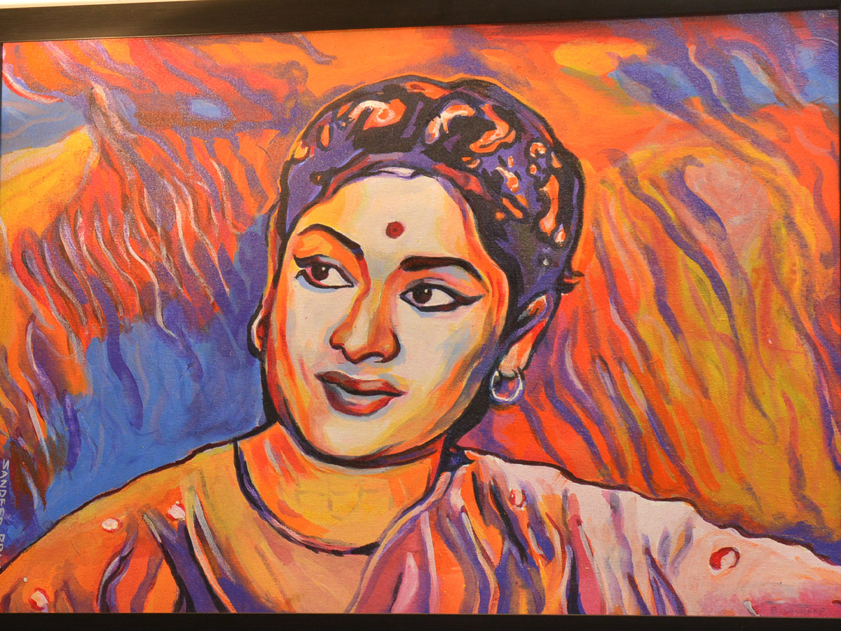 Mahanati Savitri panting at jnafau students photo gallery - Sakshi5