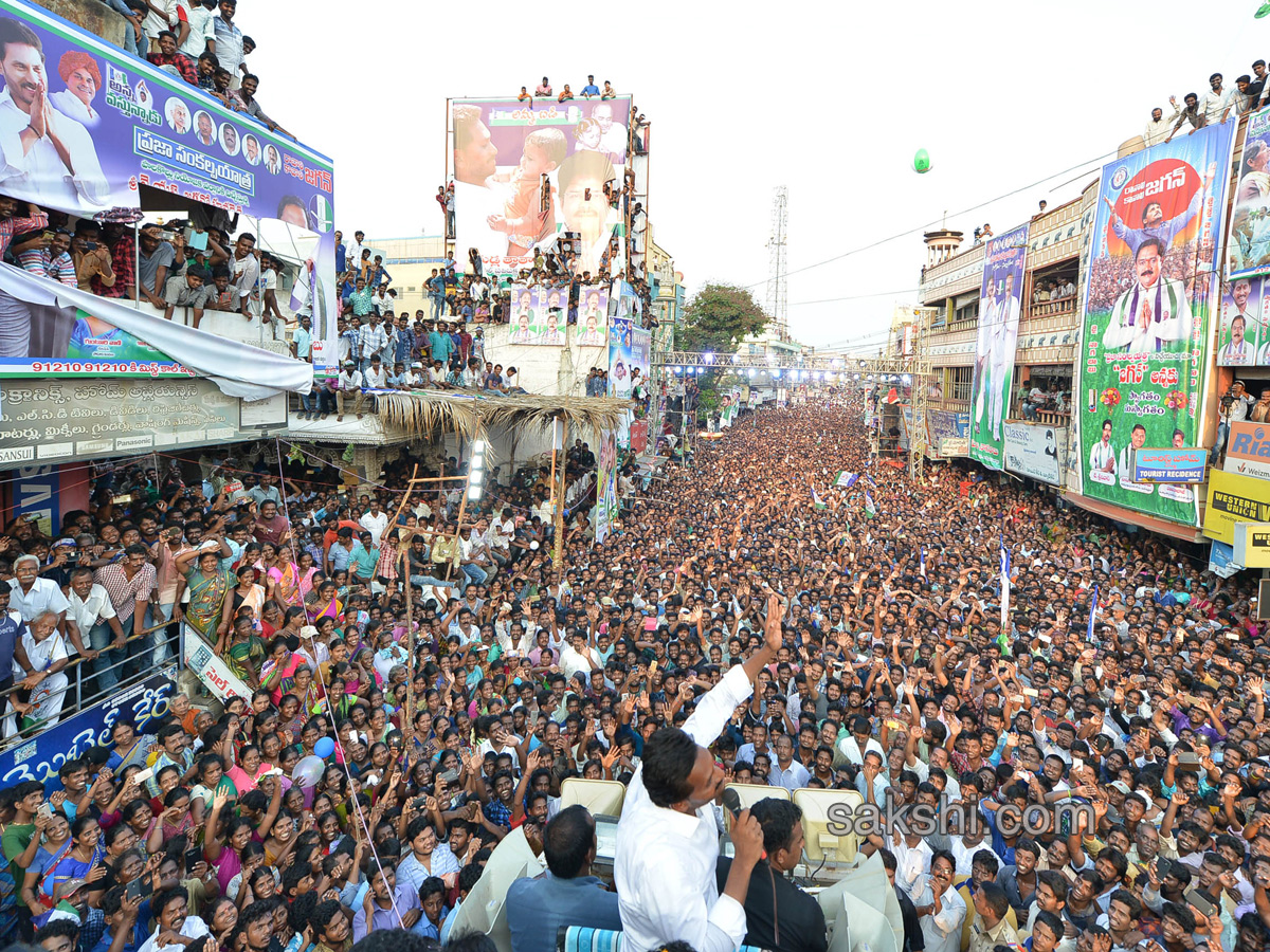 Ys Jagan Mohan Reddy Padayatra day 177 photos palakollu - Sakshi1
