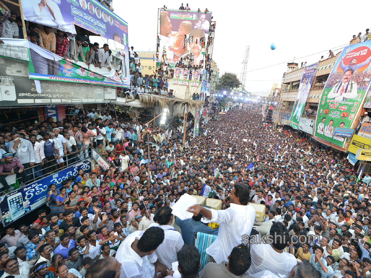 Ys Jagan Mohan Reddy Padayatra day 177 photos palakollu - Sakshi6
