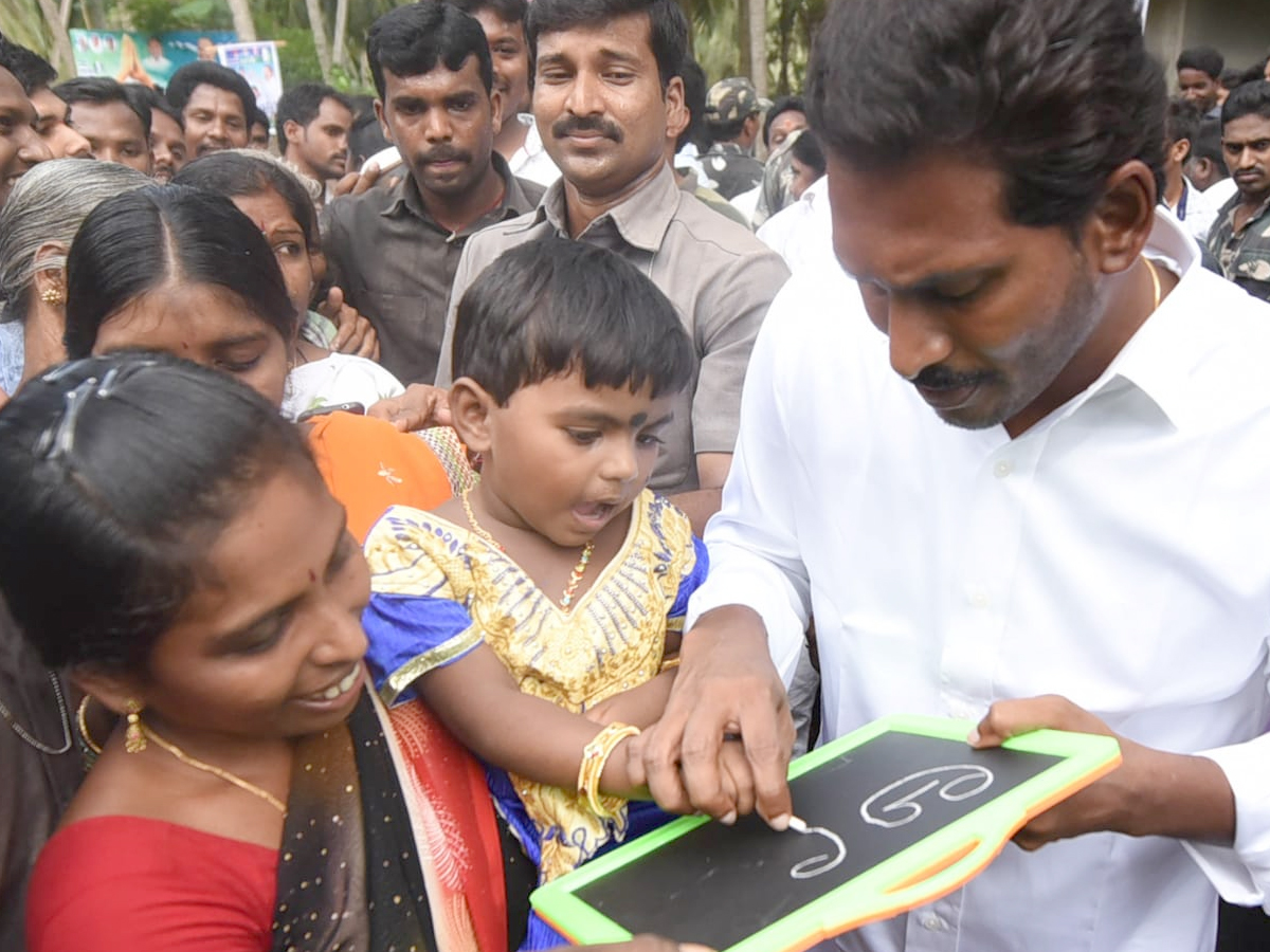 Ys Jagan Mohan Reddy Padayatra day 201 images - Sakshi3