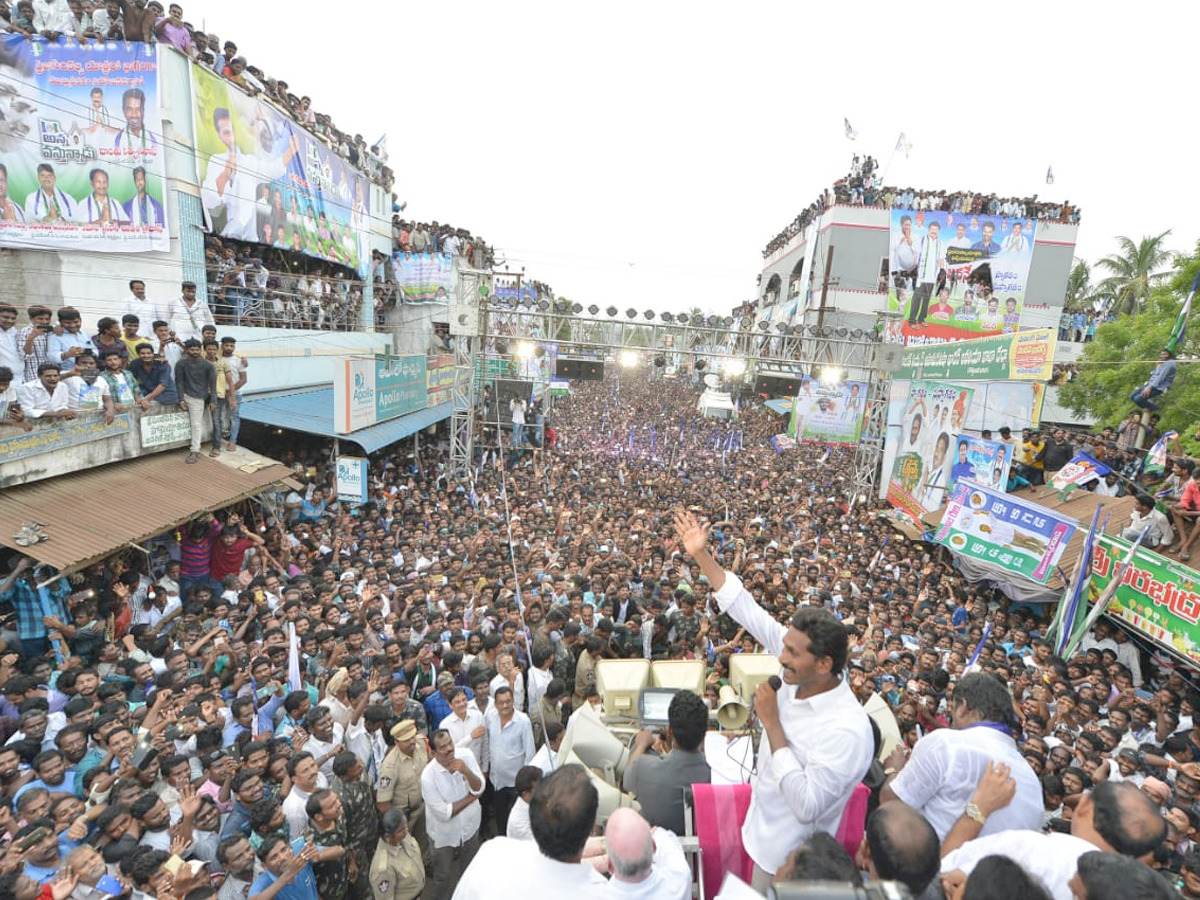 Ys Jagan Mohan Reddy Padayatra day 201 images - Sakshi15