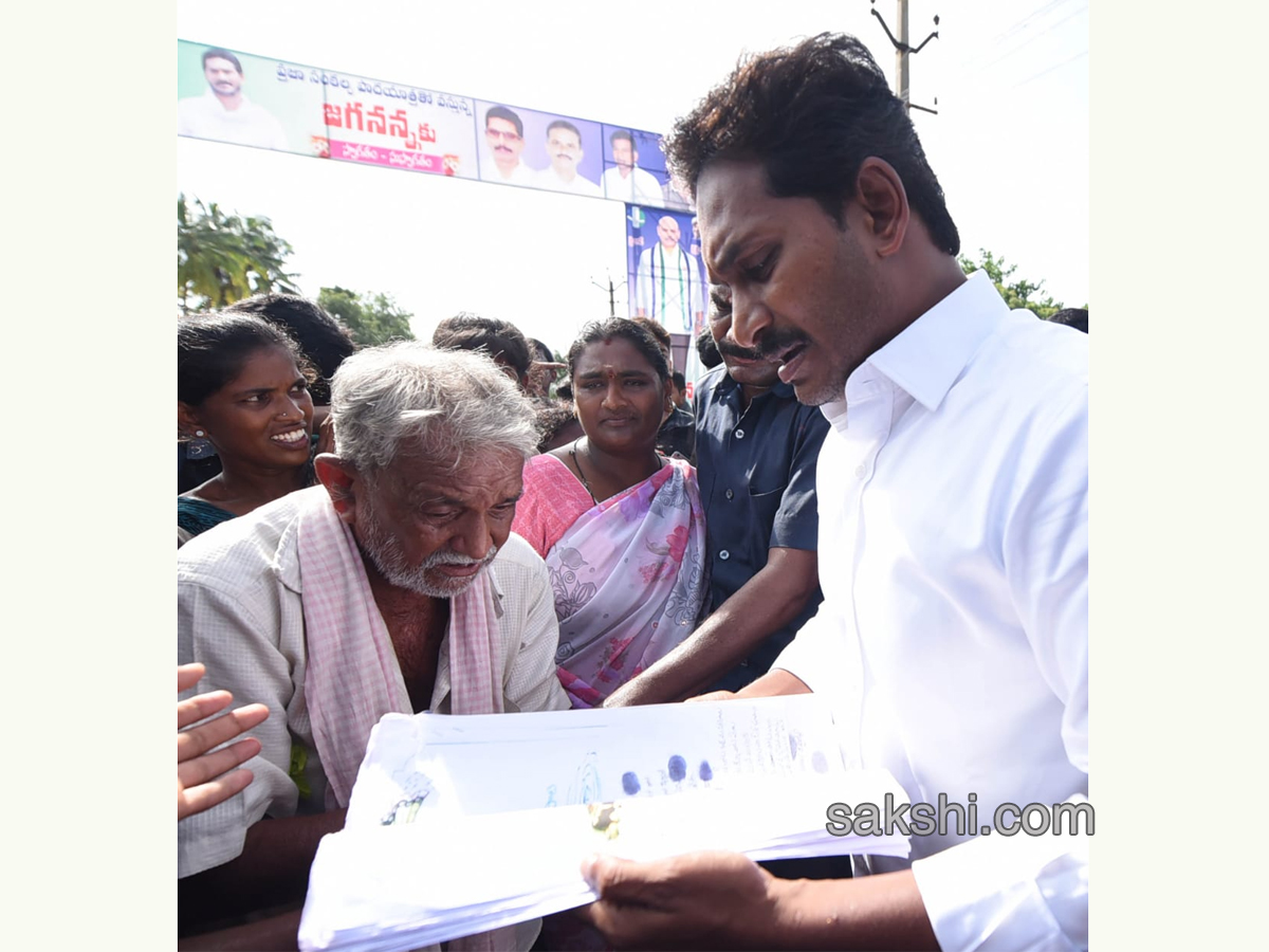 YS Jagan PrajaSankalpaYatra Day 213 Photo Gallery - Sakshi9