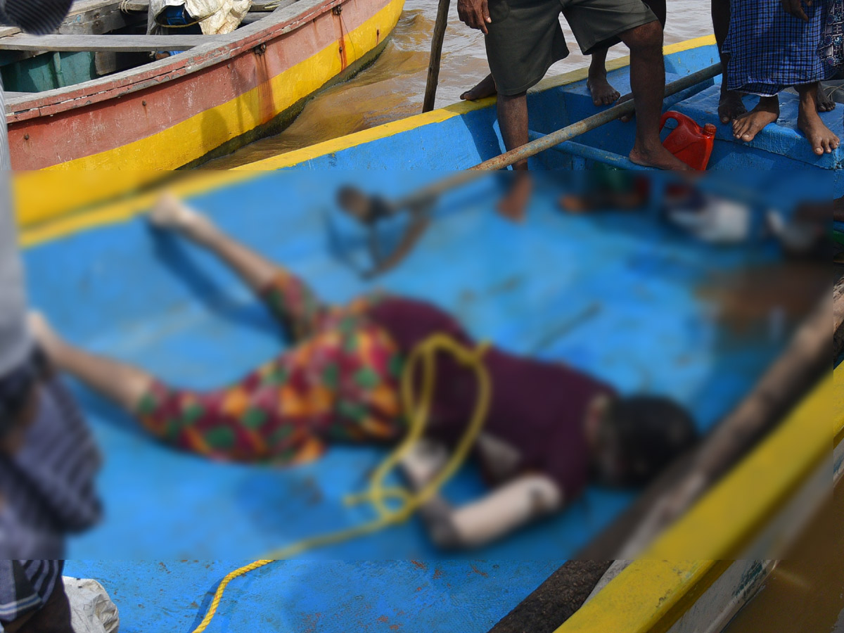 Boat Accident at Yanam Photo Gallery - Sakshi18