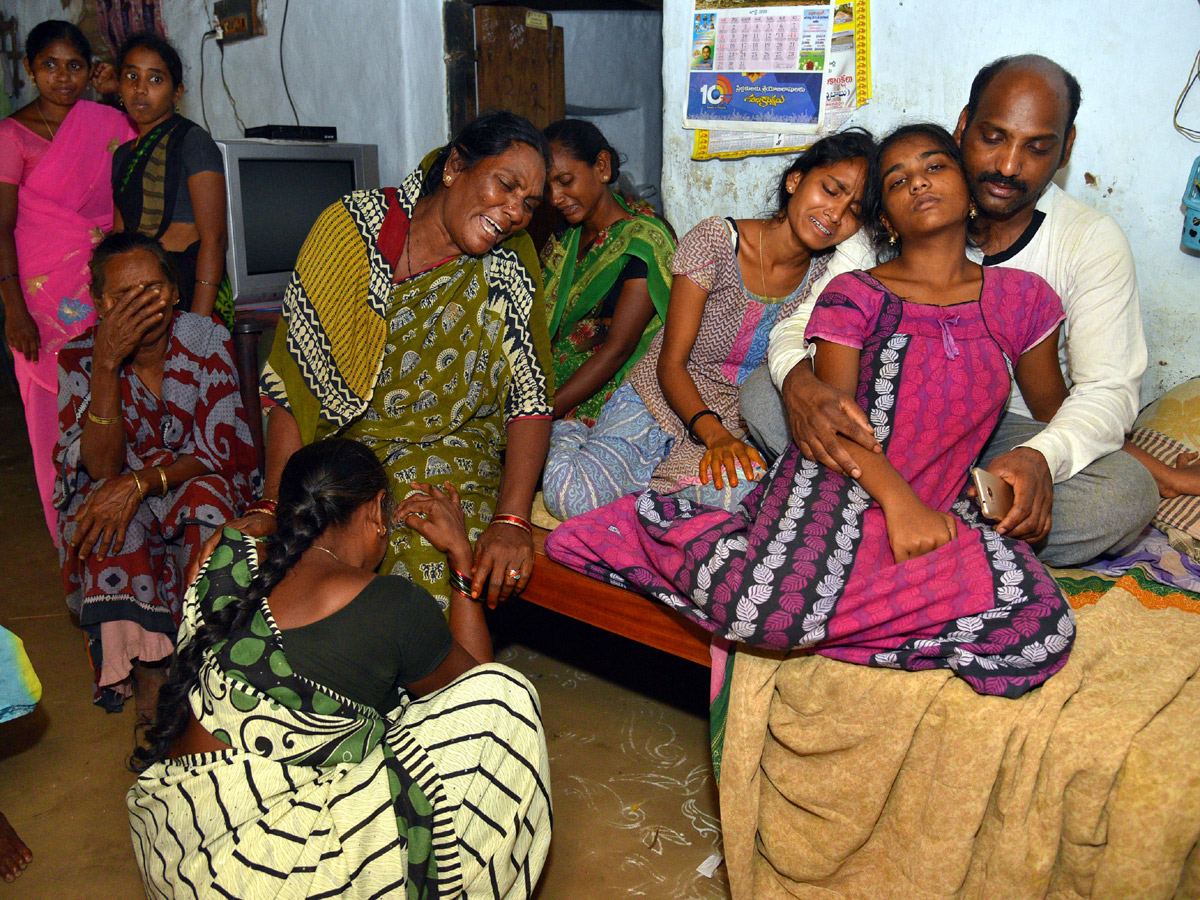 Boat Accident at Yanam Photo Gallery - Sakshi4