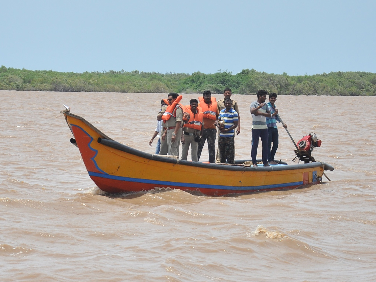 Boat Accident at Yanam Photo Gallery - Sakshi6