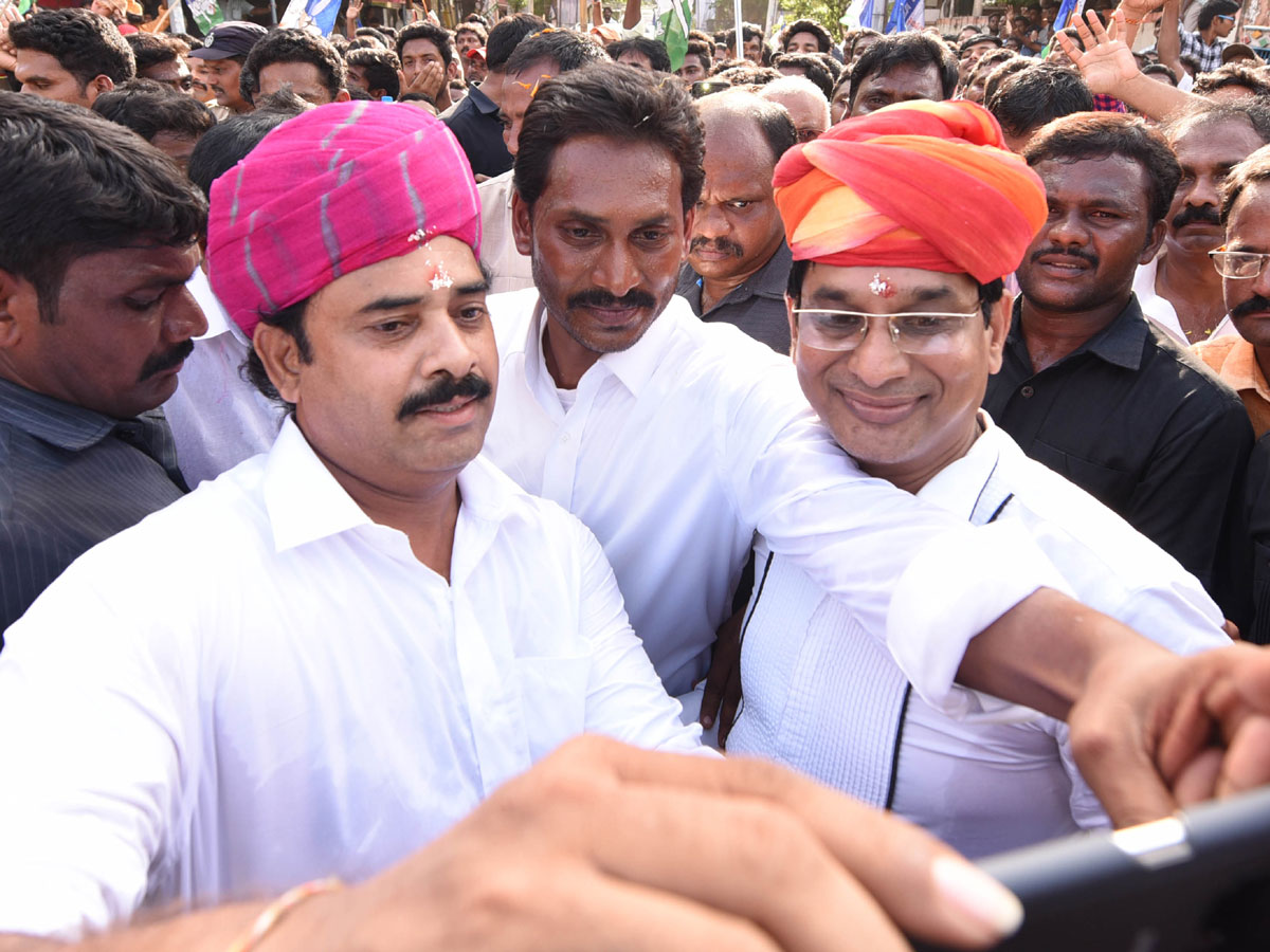 Ys Jagan Padayatra in Kakinada Photo Gallery - Sakshi12