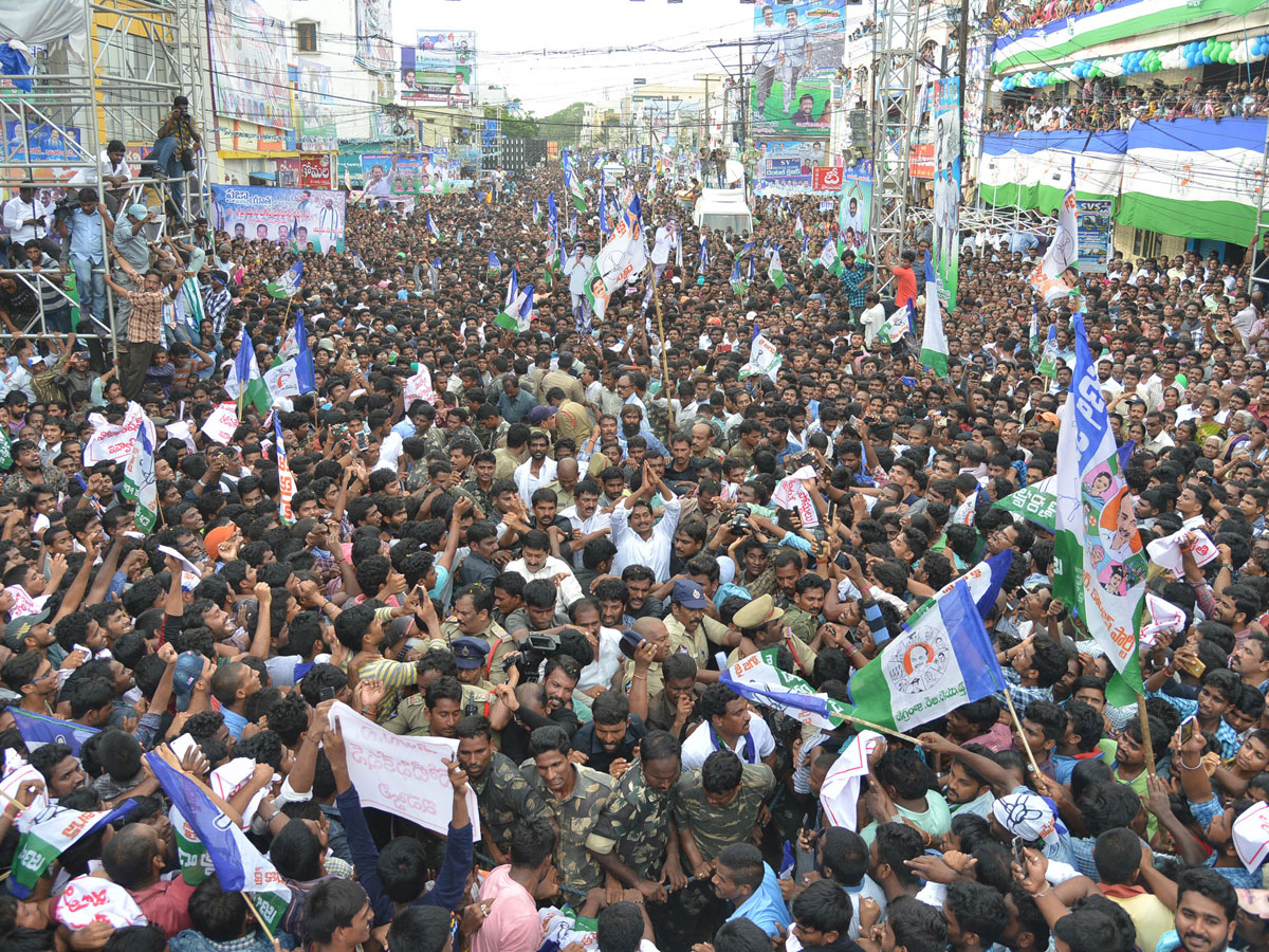 Ys Jagan Padayatra in Kakinada Photo Gallery - Sakshi16