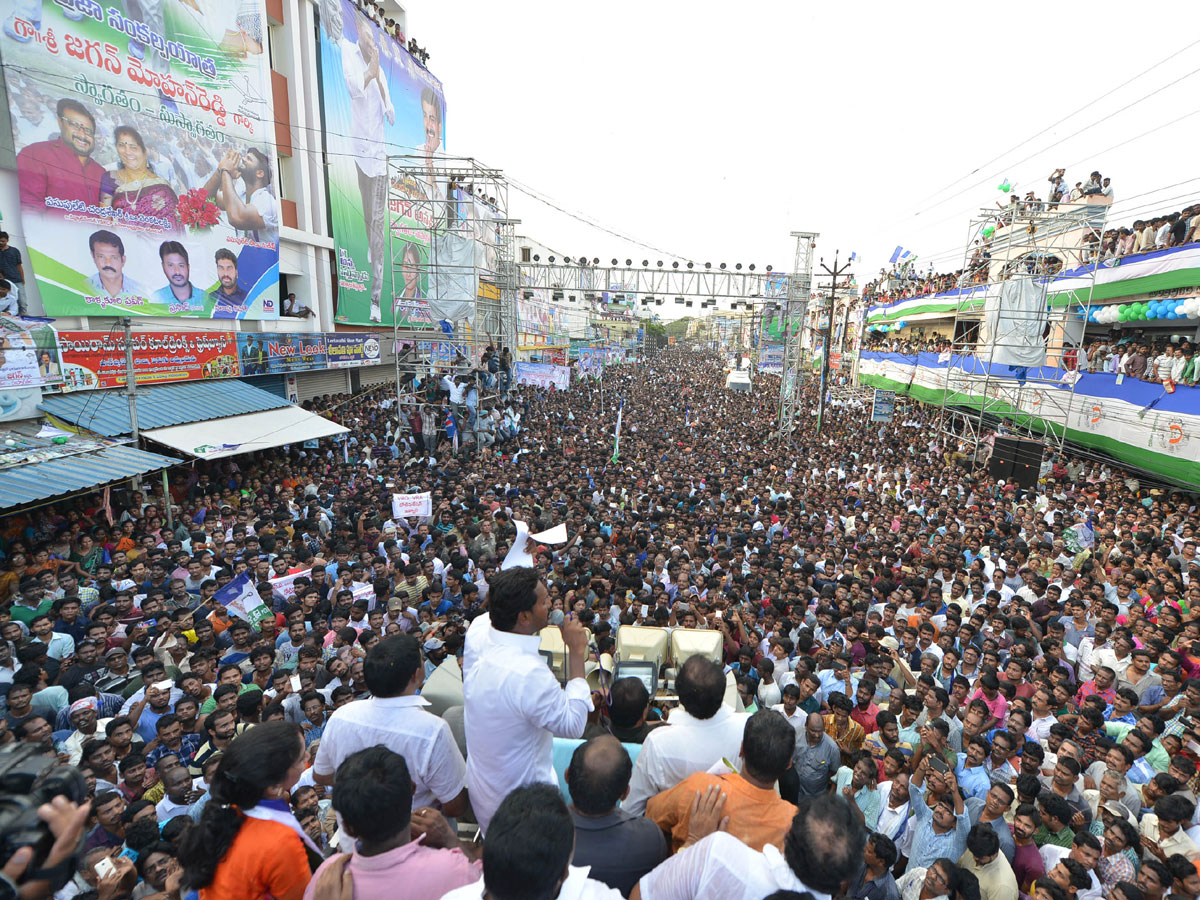 Ys Jagan Padayatra in Kakinada Photo Gallery - Sakshi3