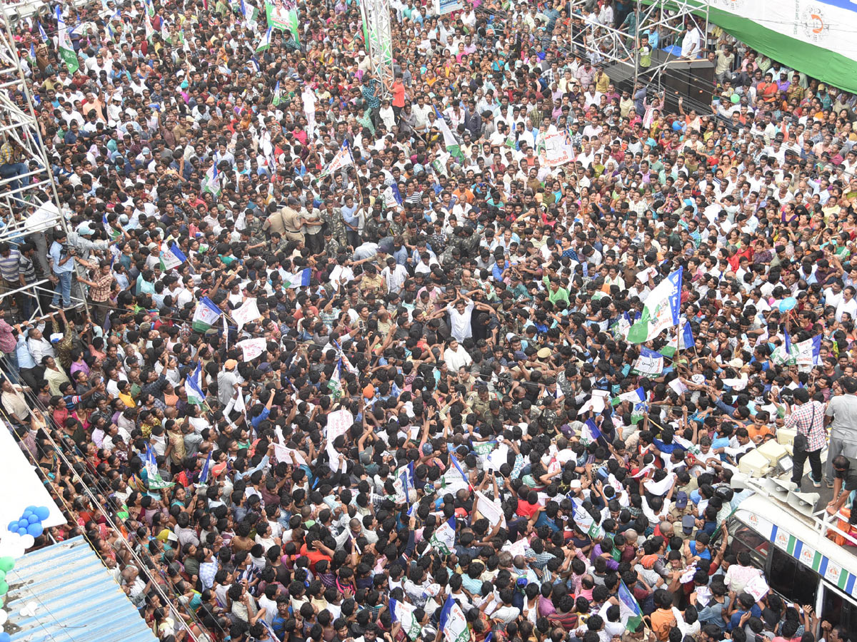 Ys Jagan Padayatra in Kakinada Photo Gallery - Sakshi4