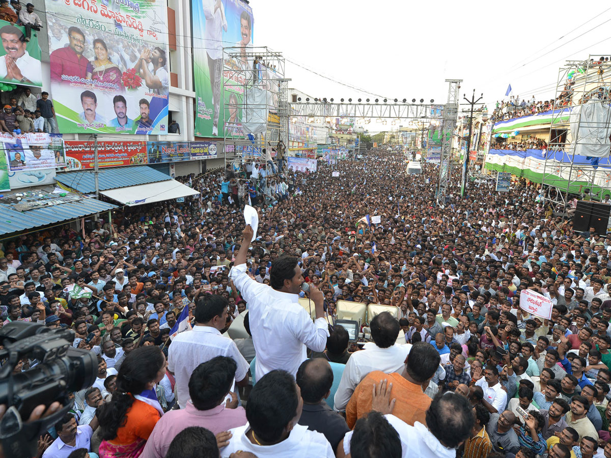 Ys Jagan Padayatra in Kakinada Photo Gallery - Sakshi6