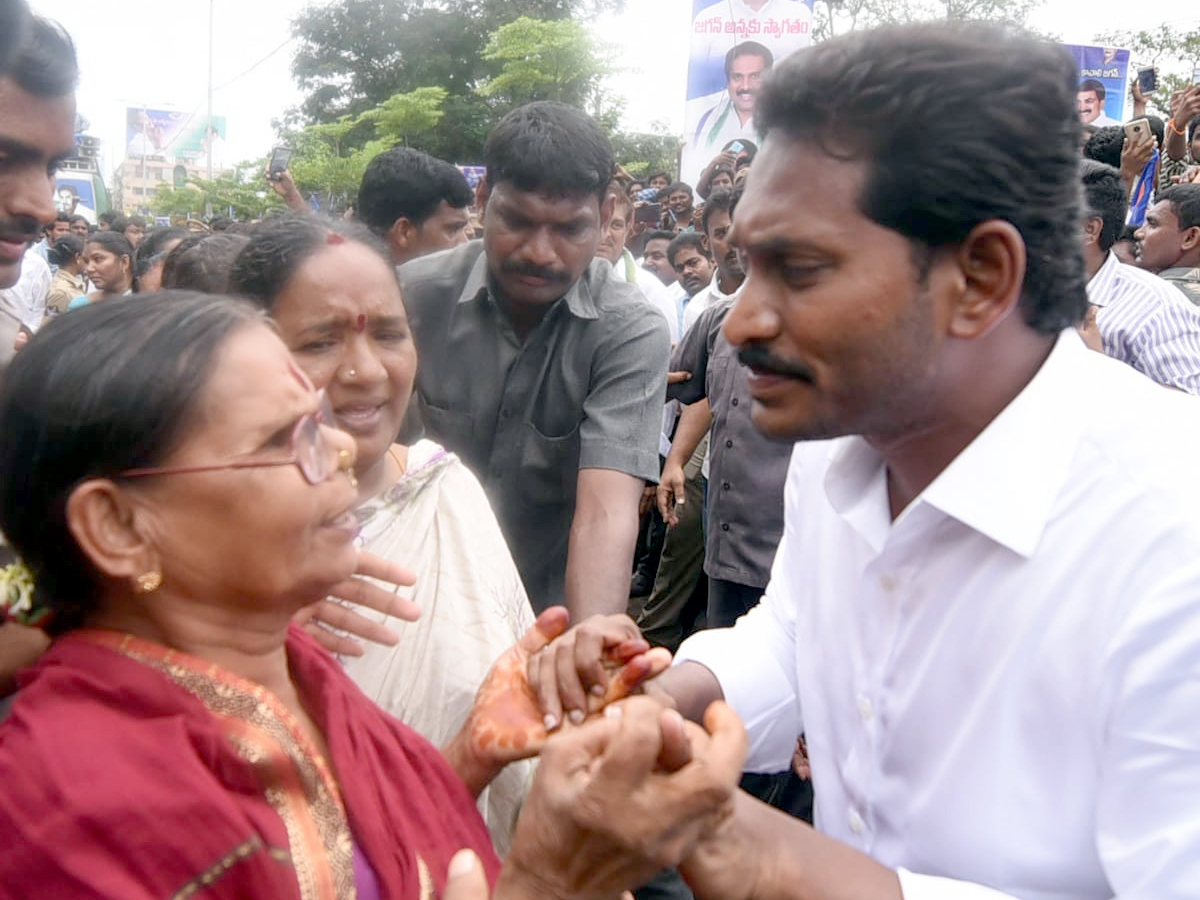Ys Jagan Mohan Reddy Padayatra day 217 PHoto Gallery - Sakshi1