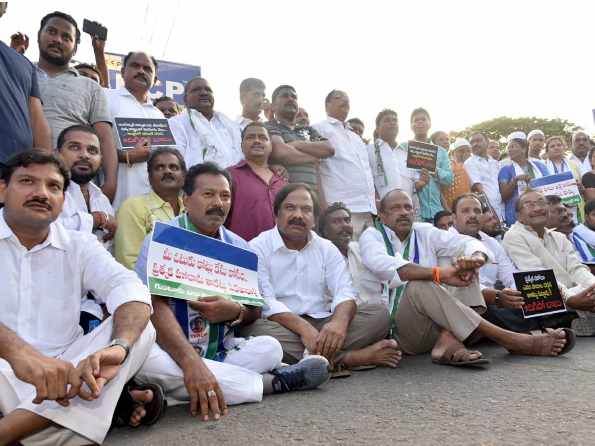 YS Jagan Reddy calls Andhra bandh on 24 July over special status Photo Gallery - Sakshi2