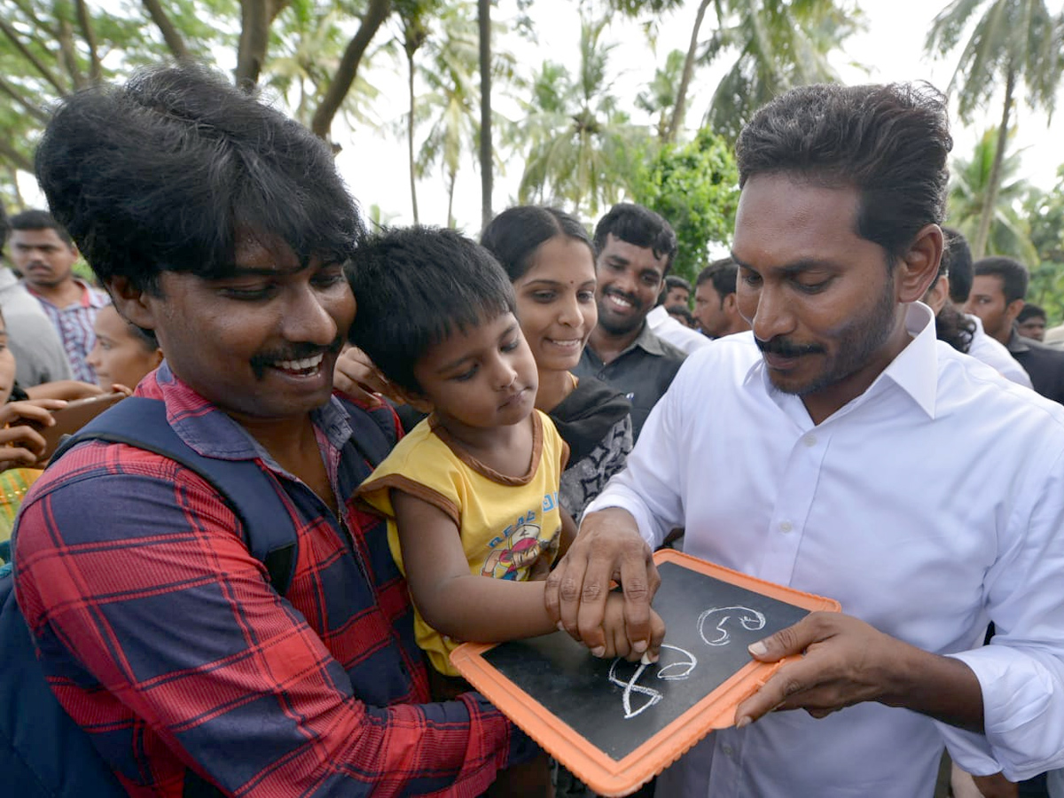 Ys Jagan Mohan Reddy Padayatra day 221 PHoto Gallery - Sakshi12