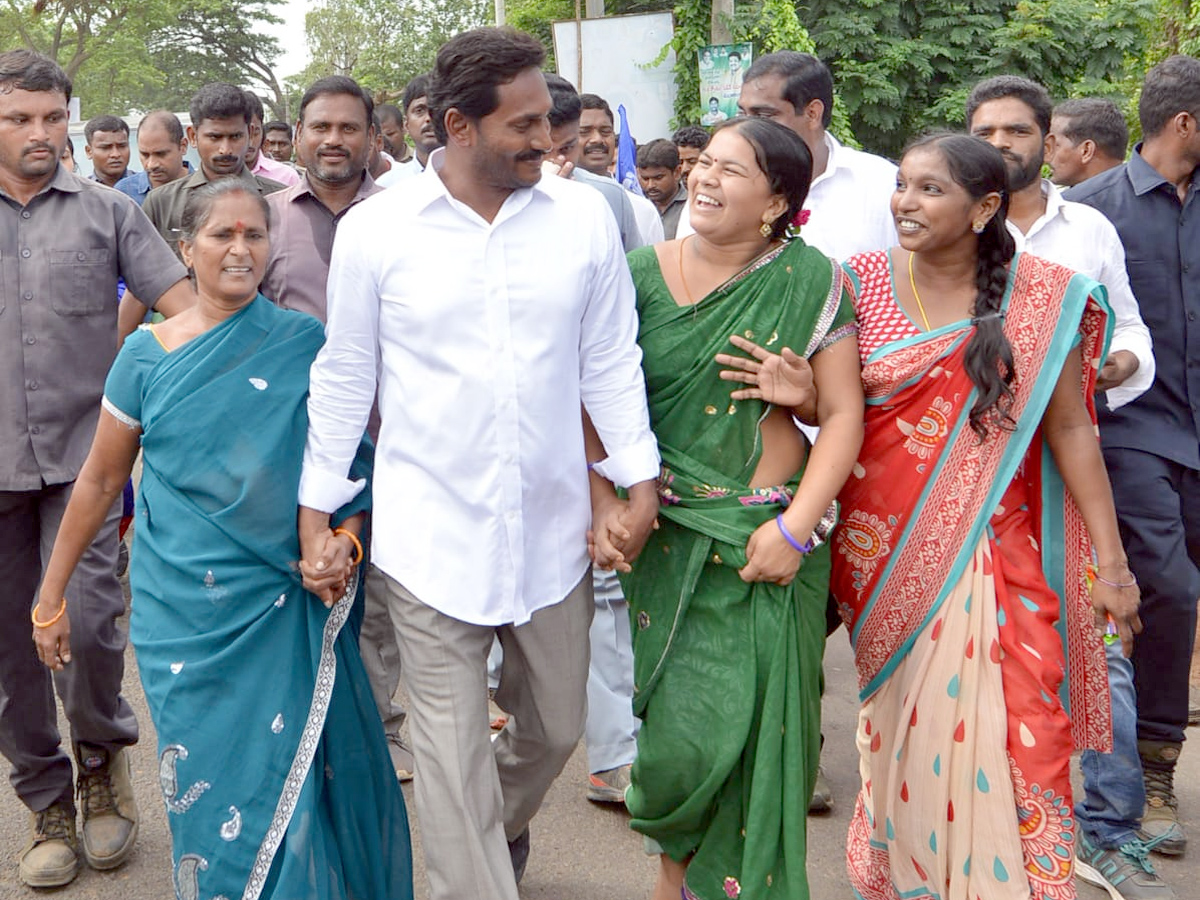Ys Jagan Mohan Reddy Padayatra day 221 PHoto Gallery - Sakshi6