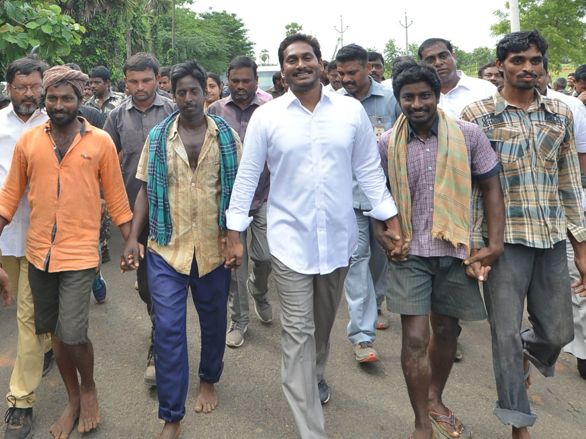Ys Jagan Mohan Reddy Padayatra day 221 PHoto Gallery - Sakshi1