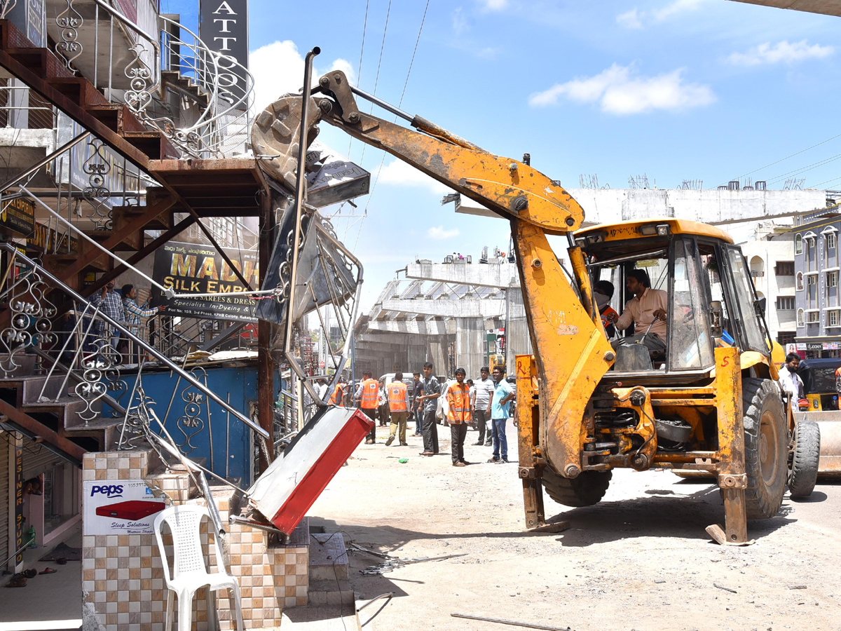 Demolition of Footpath Photo Gallery - Sakshi14