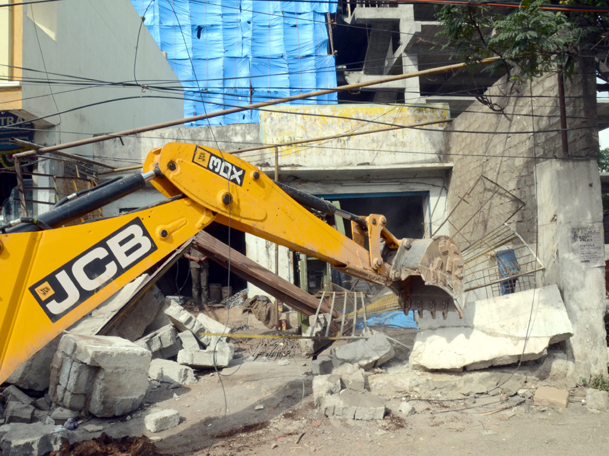 Demolition of Footpath Photo Gallery - Sakshi18