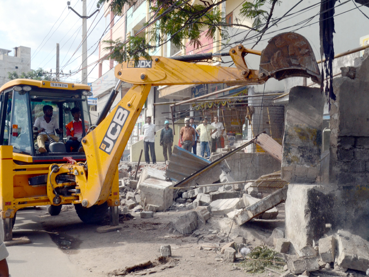 Demolition of Footpath Photo Gallery - Sakshi21