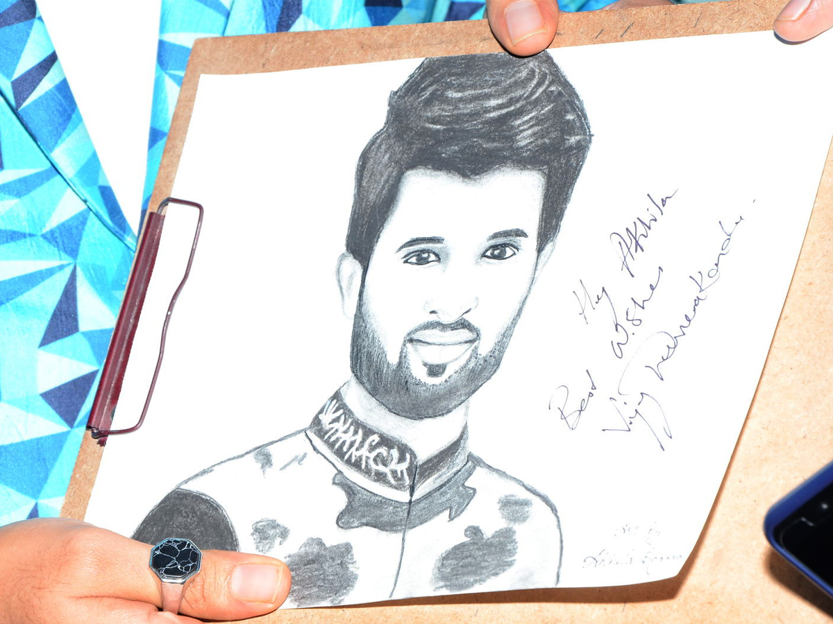 vijay devarakonda as brand ambassador sangeetha mobiles Photo Gallery - Sakshi10