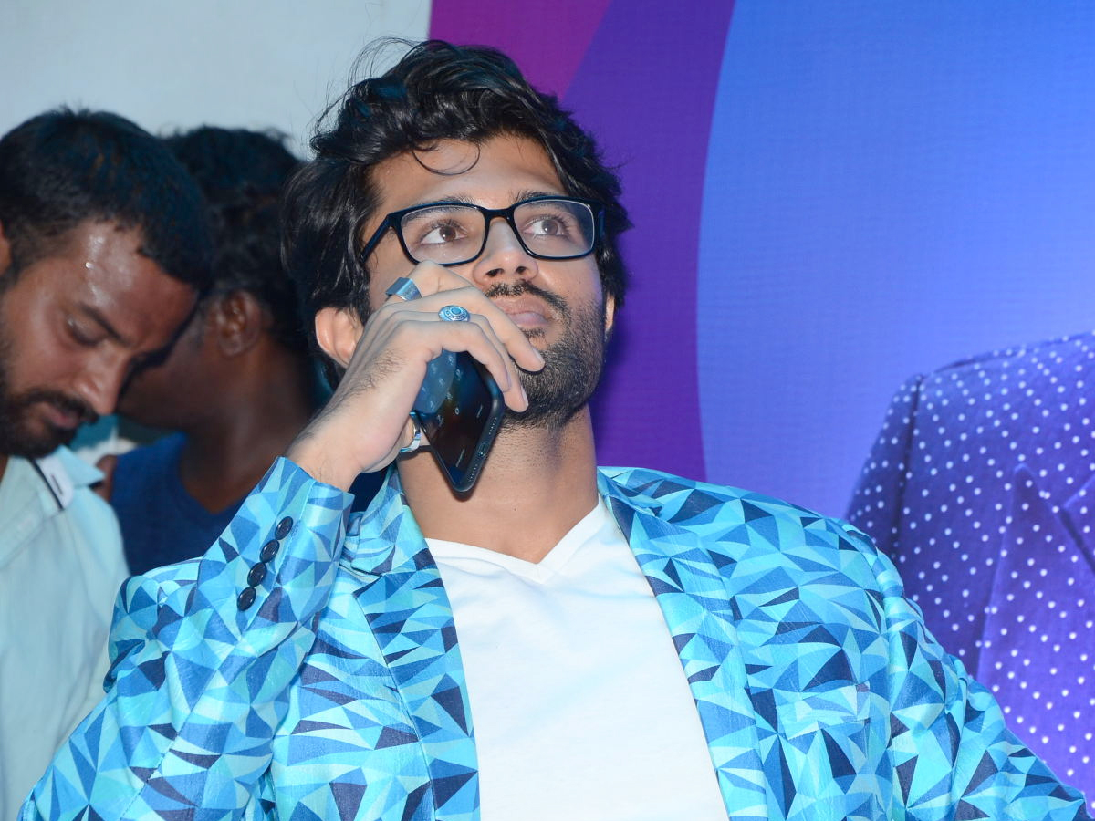 vijay devarakonda as brand ambassador sangeetha mobiles Photo Gallery - Sakshi8