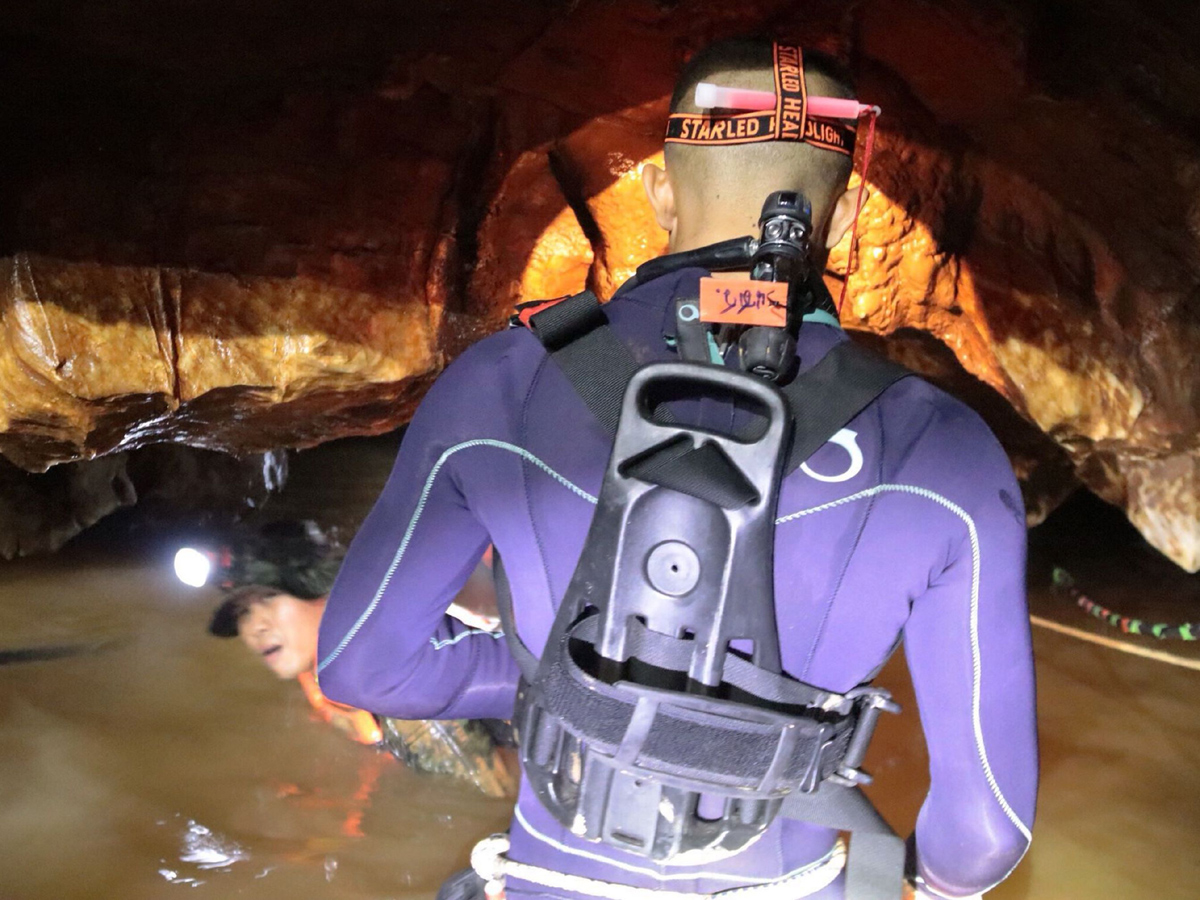 థాయ్‌లాండ్‌ ఆపరేషన్‌ కేవ్‌.. | Thailand Cave Rescue Operation Photo ...
