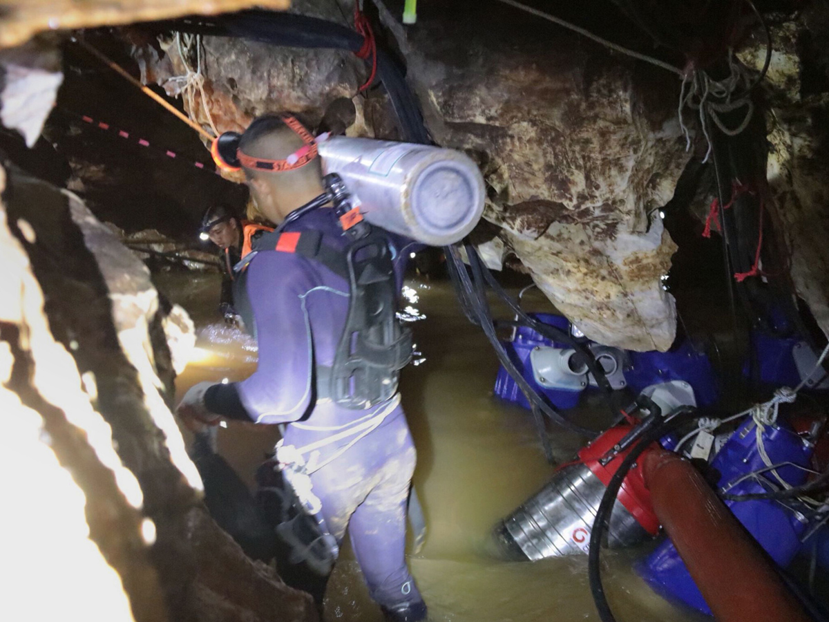 థాయ్‌లాండ్‌ ఆపరేషన్‌ కేవ్‌.. | Thailand Cave Rescue Operation Photo ...