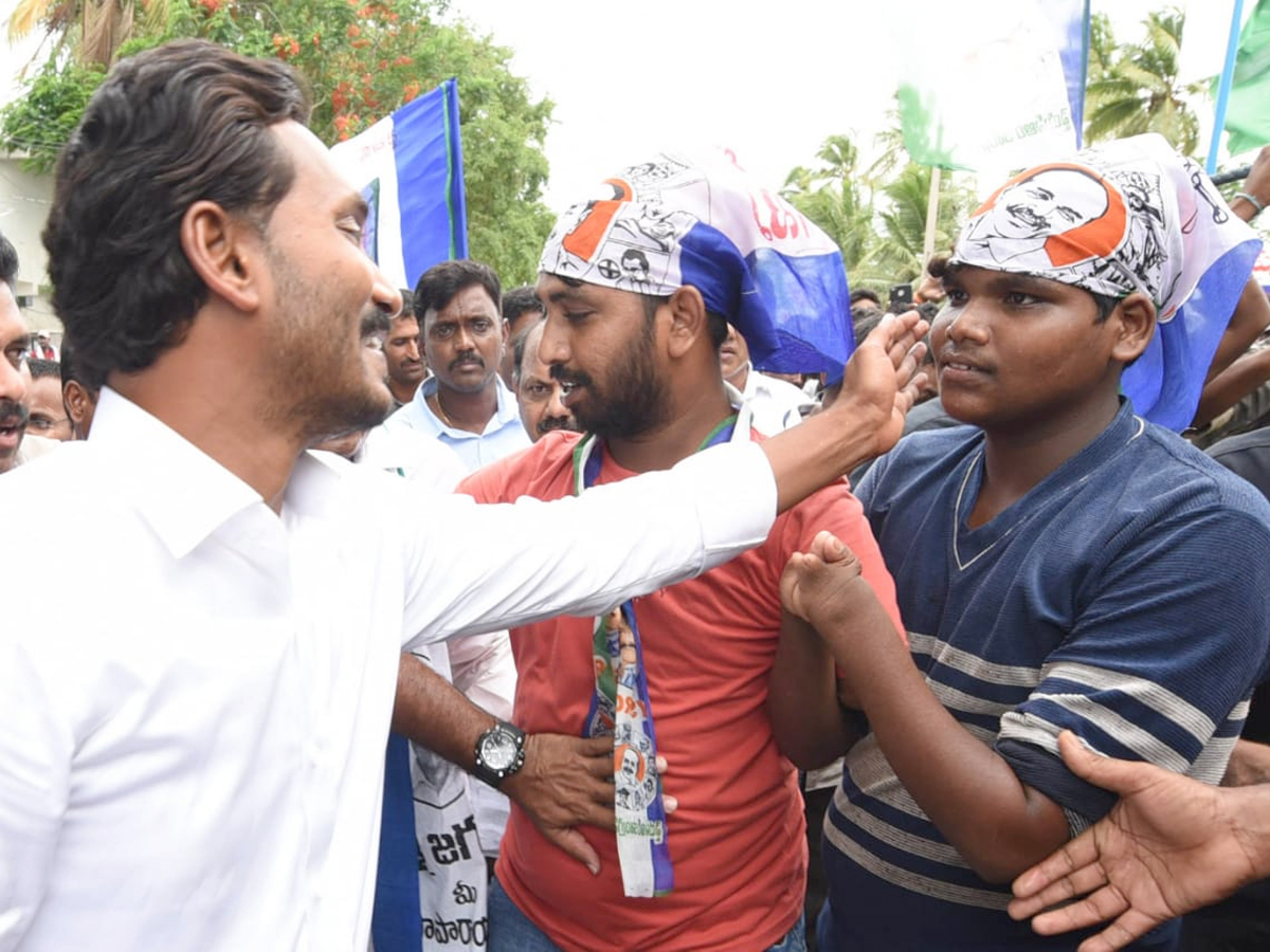 Ys Jagan Mohan Reddy Padayatra day 209 photos in Rayavaram - Sakshi11