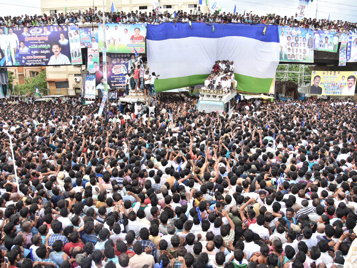 Ys jagan padayatra photo gallery - Sakshi1