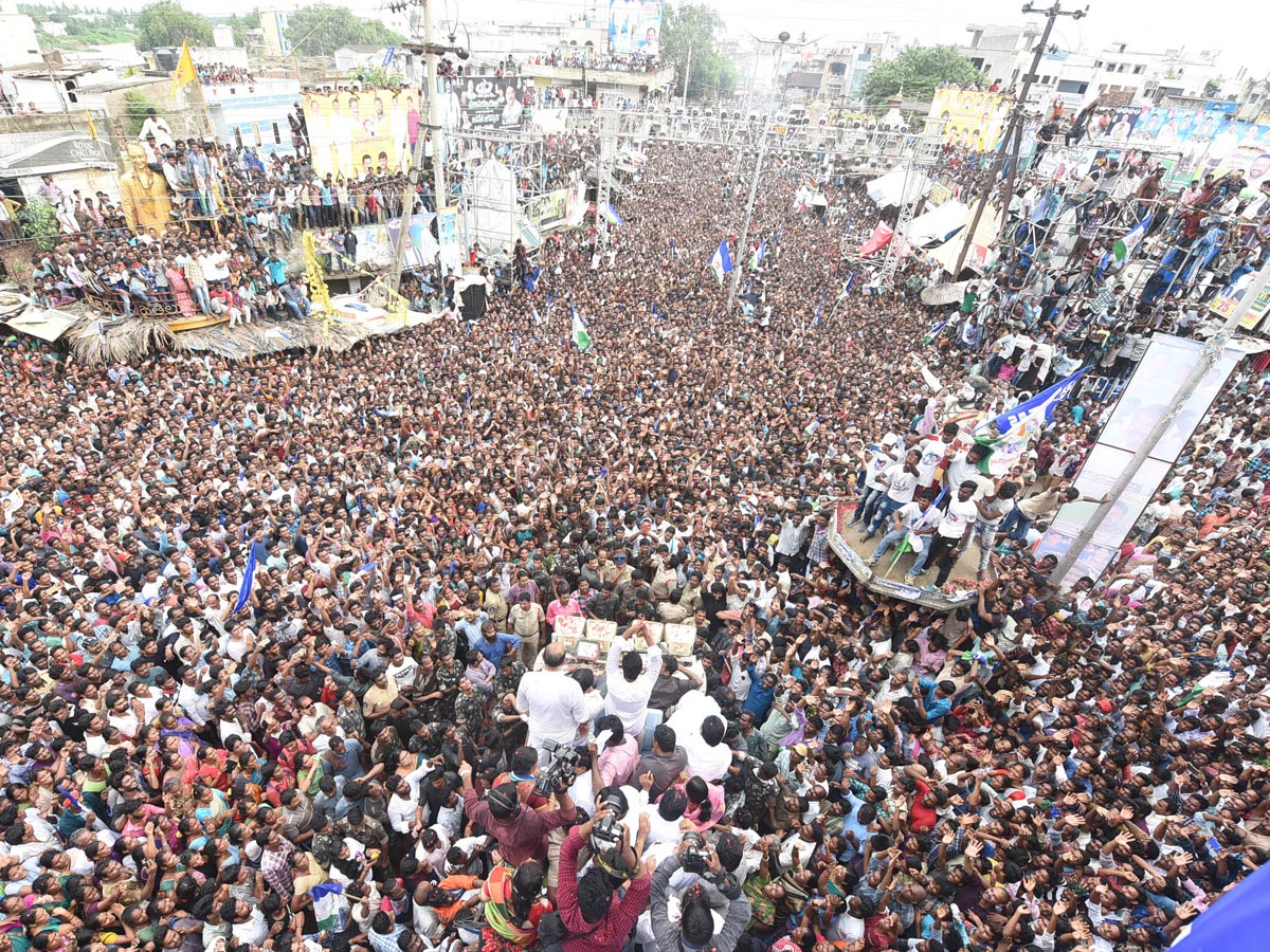 Ys jagan padayatra photo gallery - Sakshi10