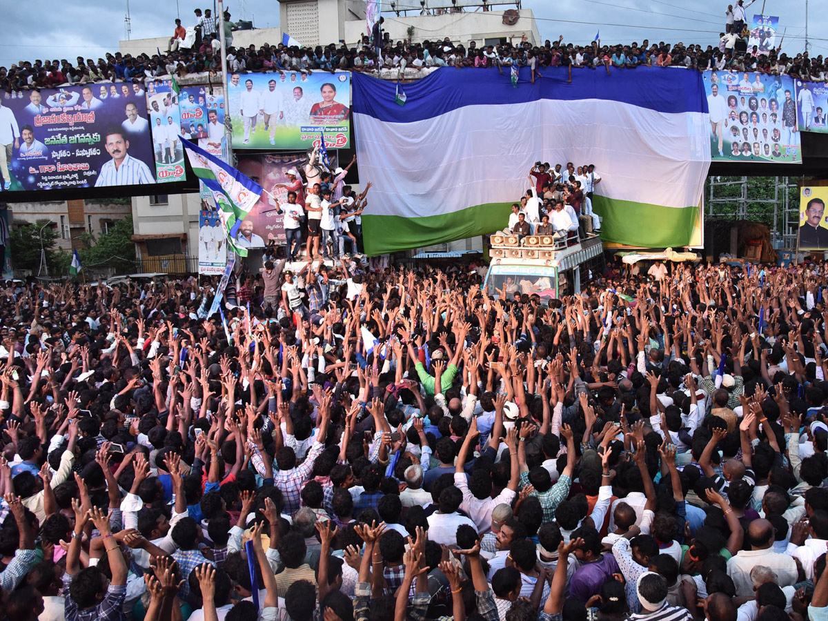 Ys jagan padayatra photo gallery - Sakshi15