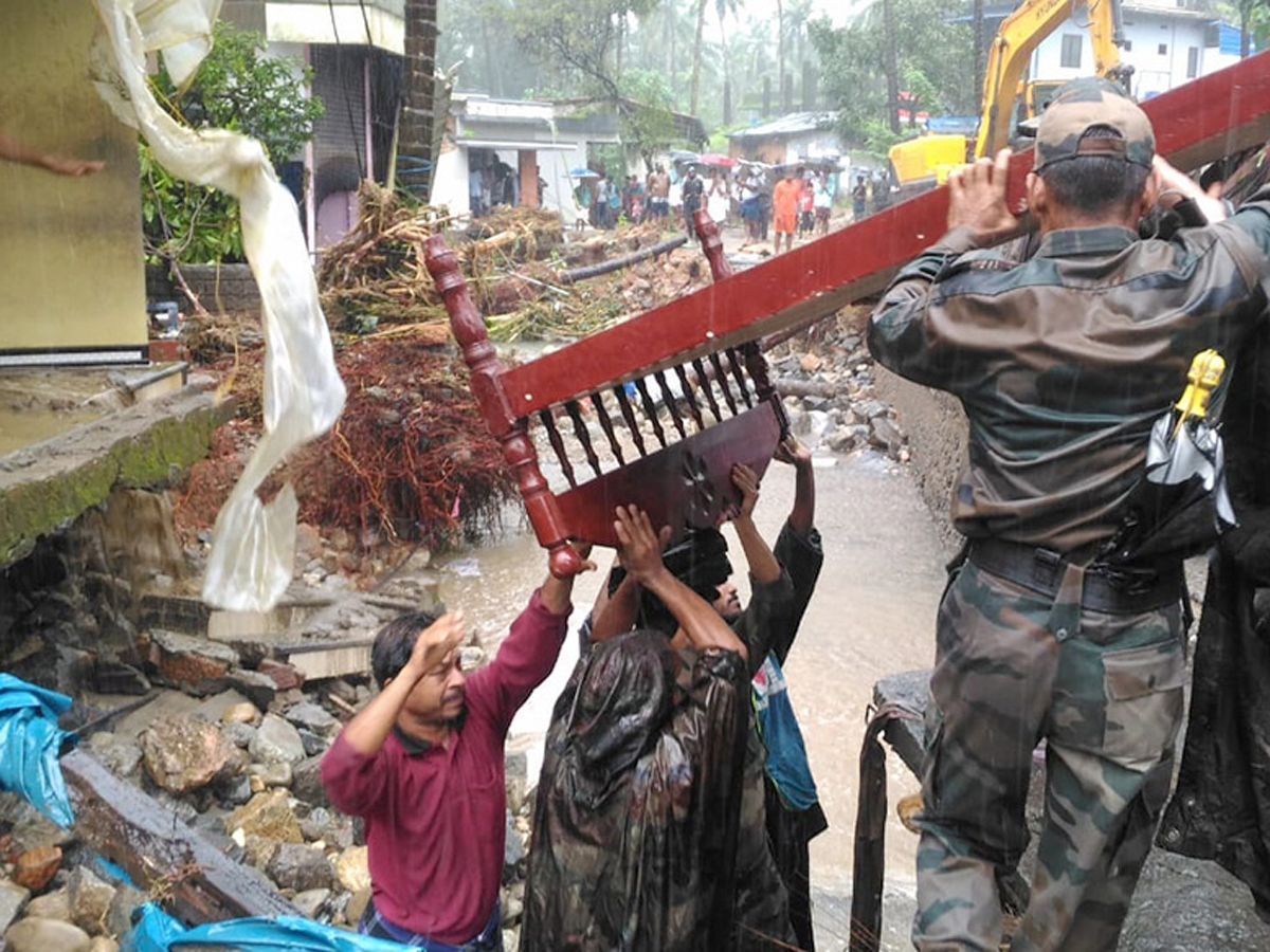 Indian Army Turns Saviour in Kerala with 'Operation Sahyog' - Sakshi12