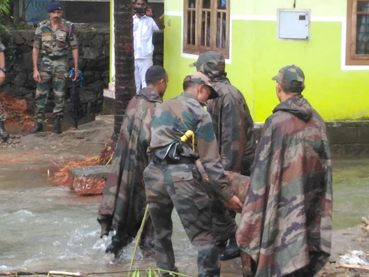 Indian Army Turns Saviour in Kerala with 'Operation Sahyog' - Sakshi7